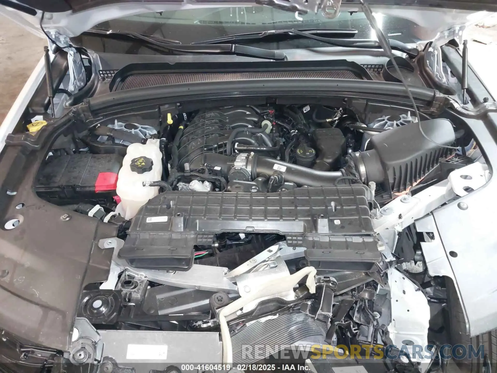 10 Photograph of a damaged car 1C4RJKBG6R8617508 JEEP GRAND CHEROKEE L 2024