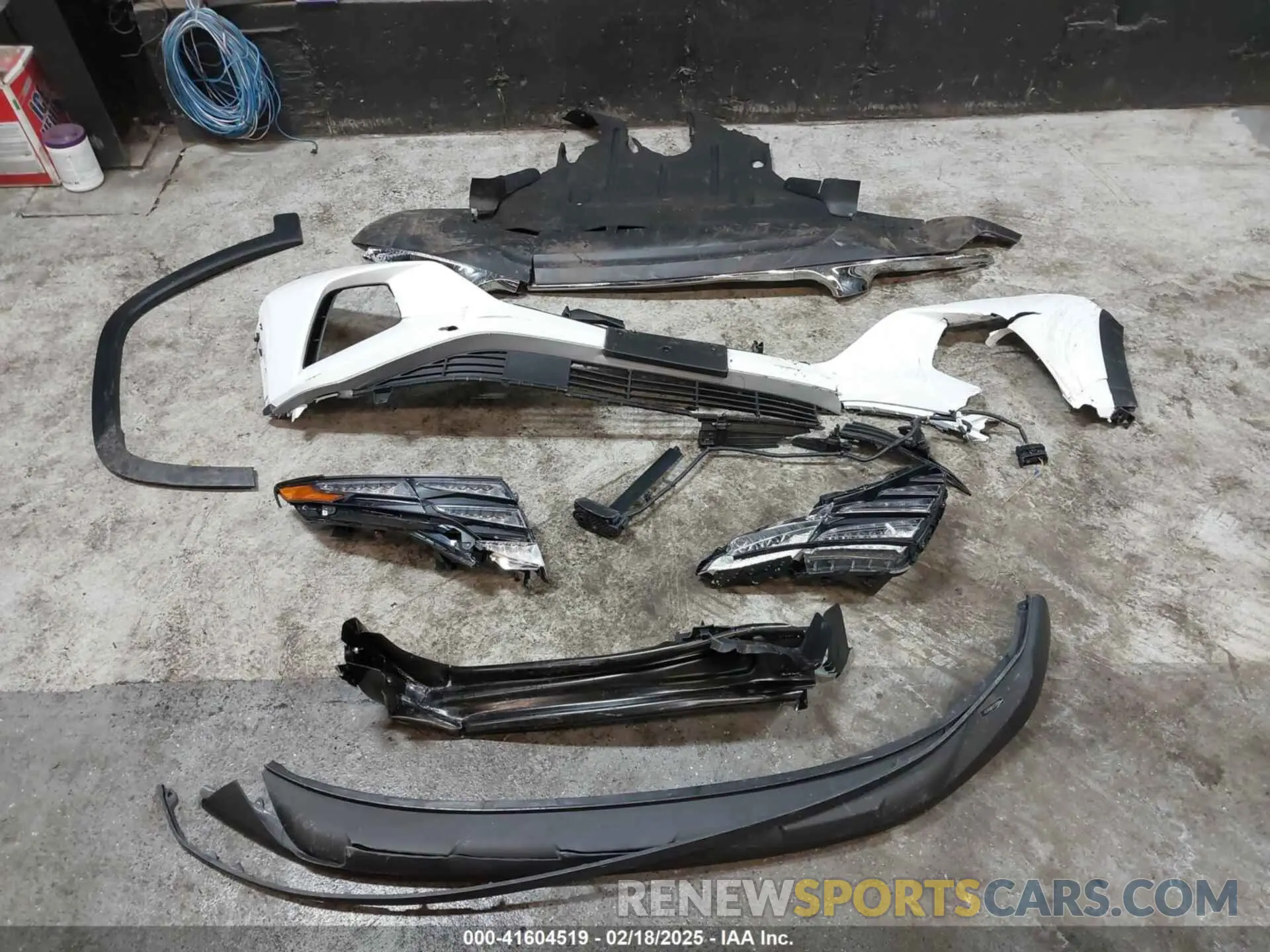 12 Photograph of a damaged car 1C4RJKBG6R8617508 JEEP GRAND CHEROKEE L 2024