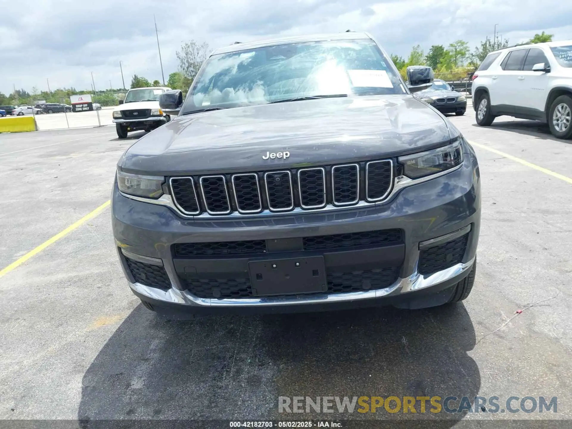 12 Photograph of a damaged car 1C4RJKBG7R8602211 JEEP GRAND CHEROKEE L 2024