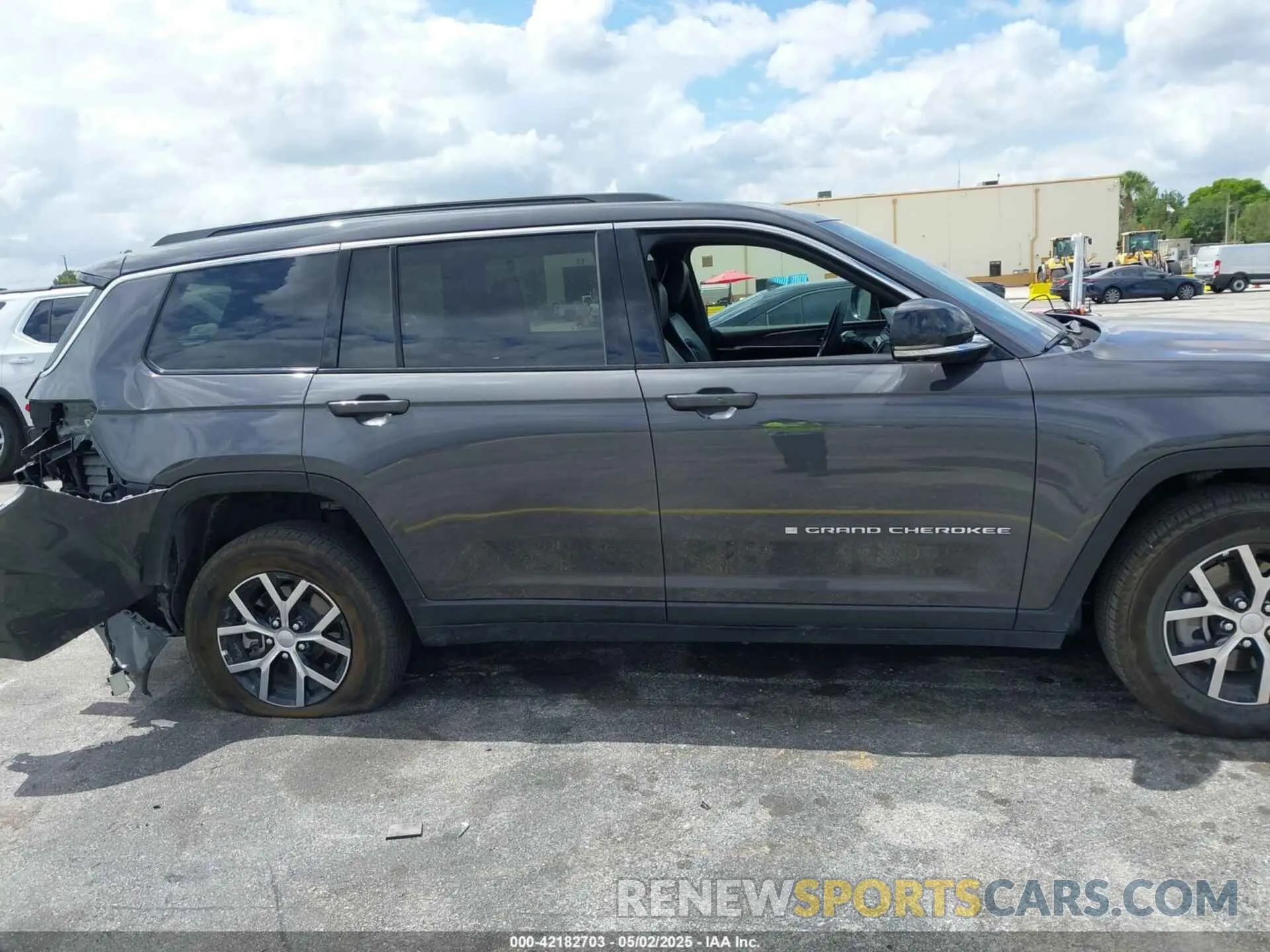 13 Photograph of a damaged car 1C4RJKBG7R8602211 JEEP GRAND CHEROKEE L 2024