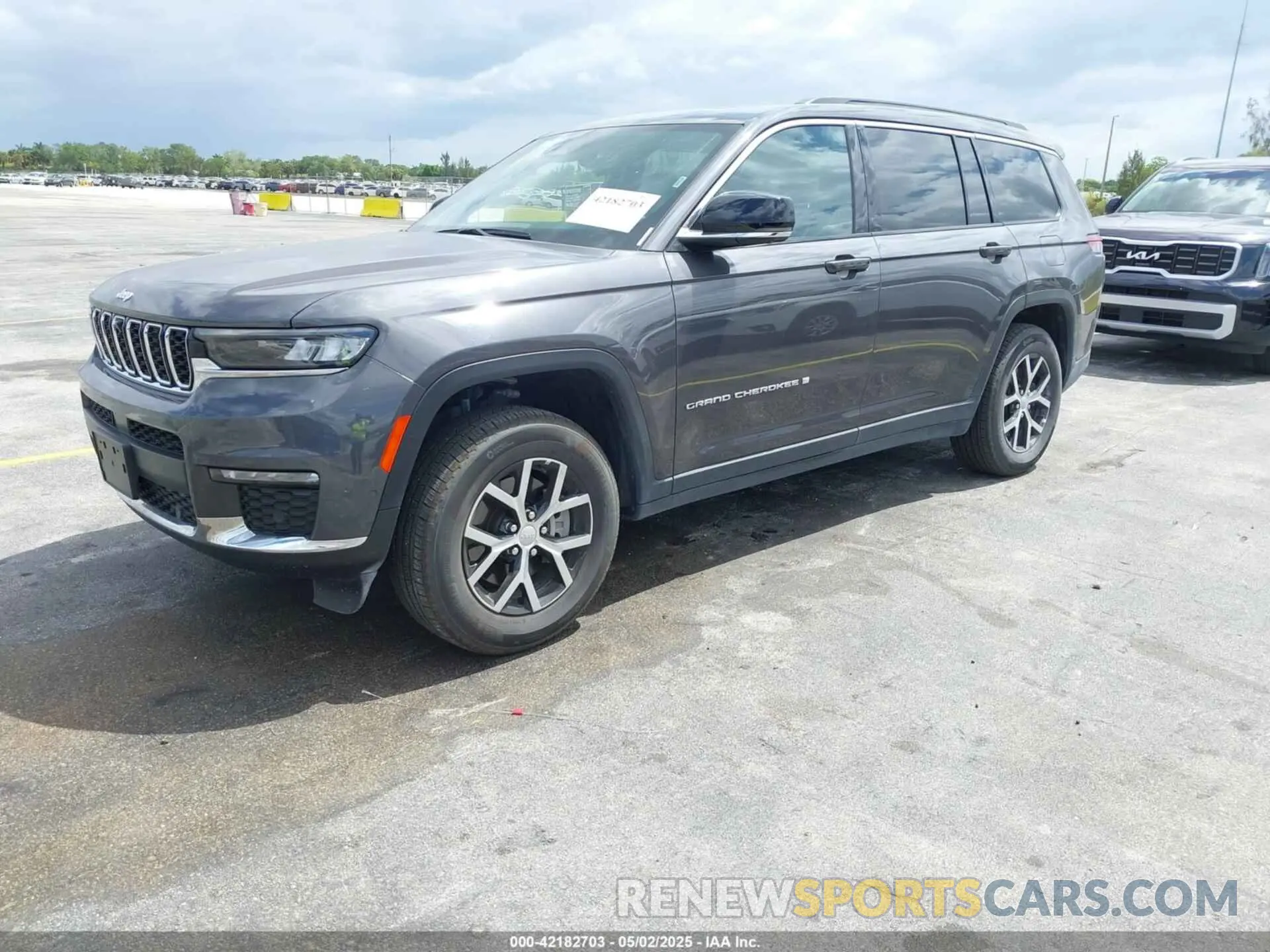 2 Photograph of a damaged car 1C4RJKBG7R8602211 JEEP GRAND CHEROKEE L 2024