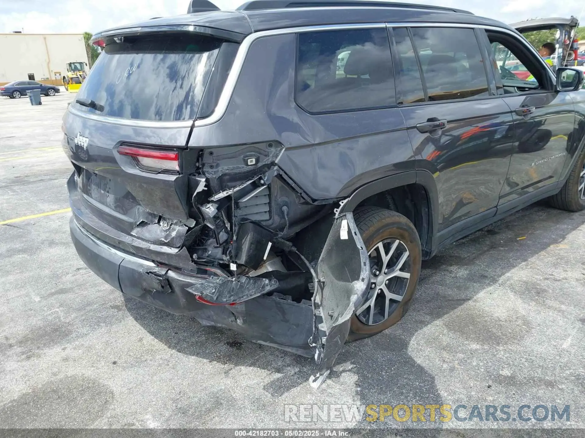 6 Photograph of a damaged car 1C4RJKBG7R8602211 JEEP GRAND CHEROKEE L 2024