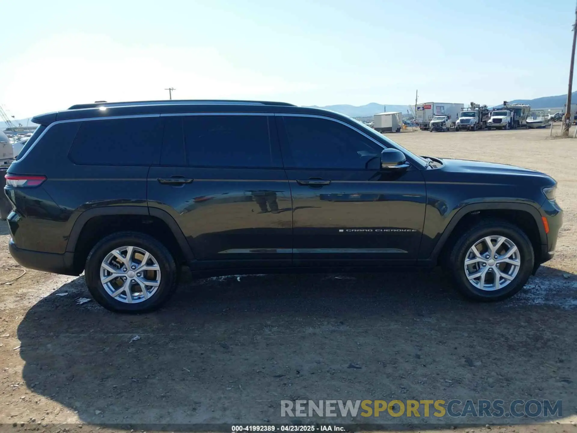 13 Photograph of a damaged car 1C4RJKBG7R8921561 JEEP GRAND CHEROKEE L 2024