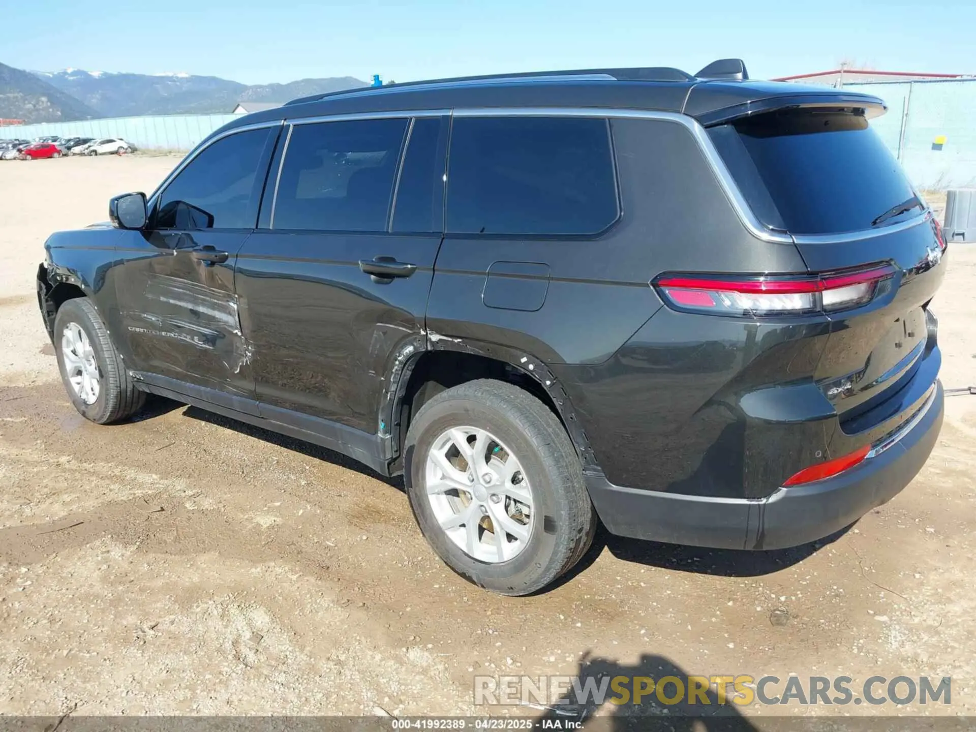 3 Photograph of a damaged car 1C4RJKBG7R8921561 JEEP GRAND CHEROKEE L 2024