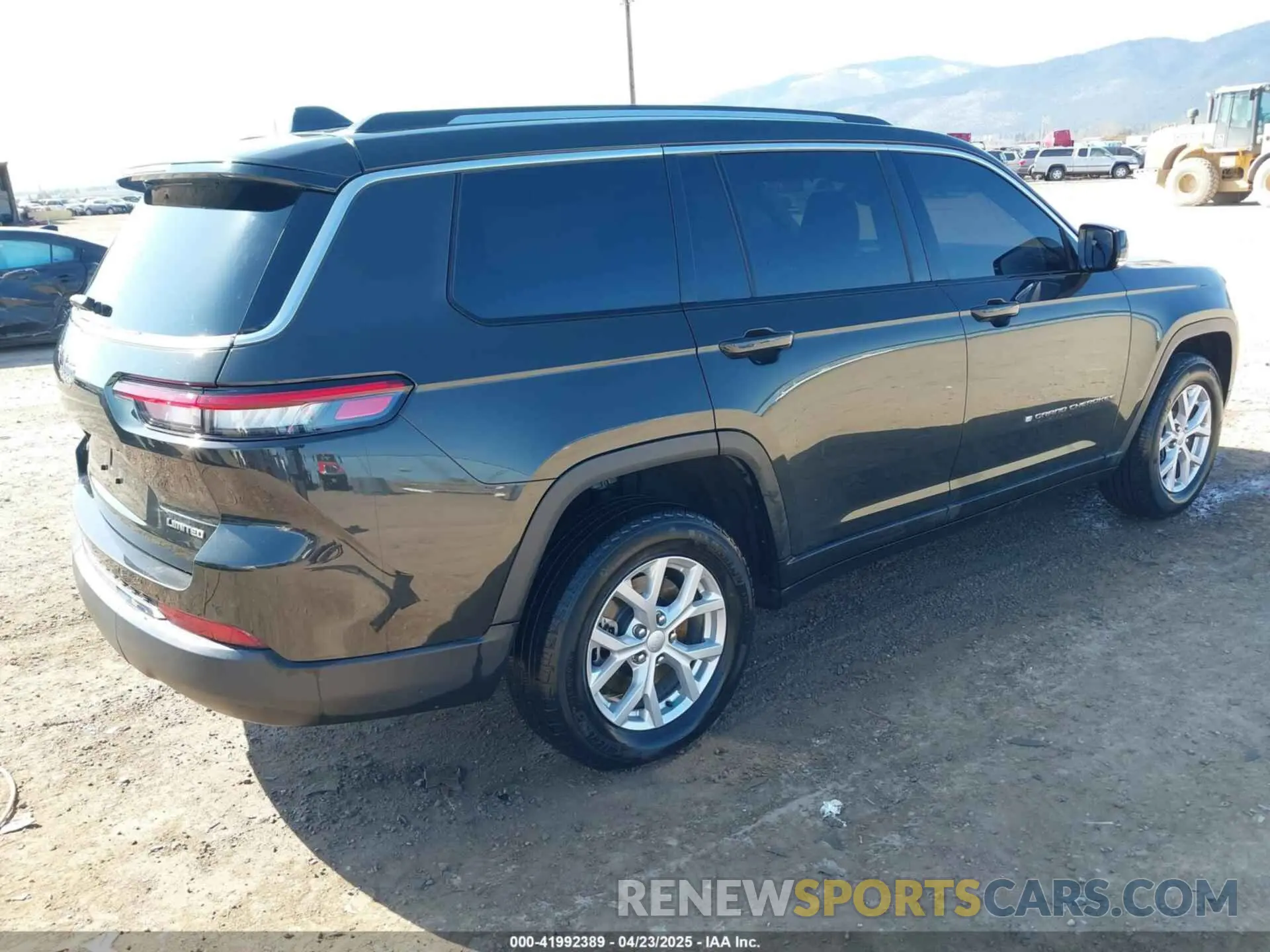 4 Photograph of a damaged car 1C4RJKBG7R8921561 JEEP GRAND CHEROKEE L 2024