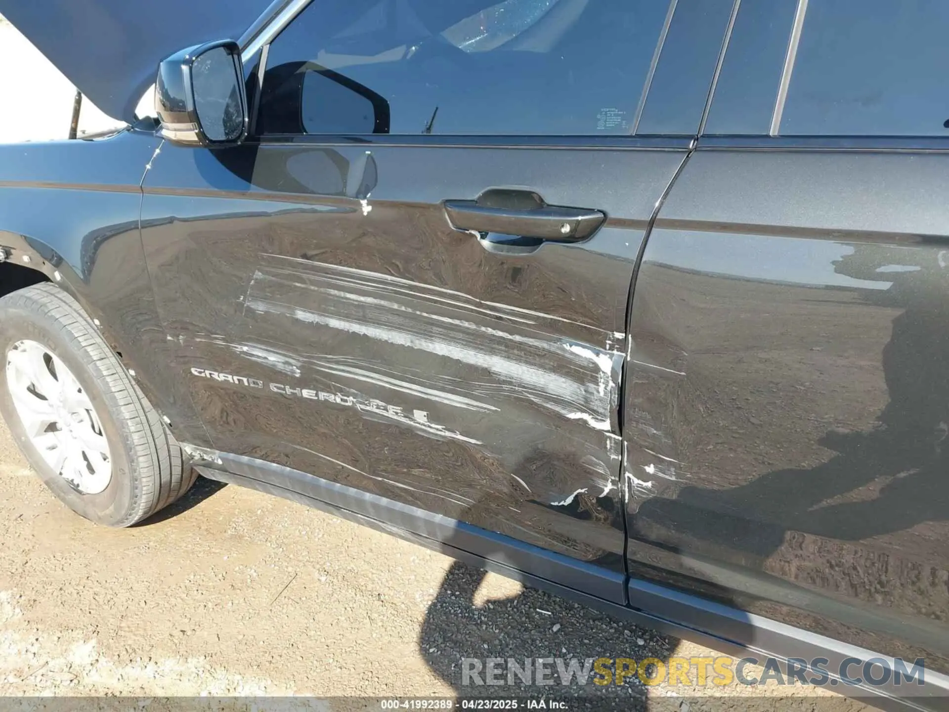 6 Photograph of a damaged car 1C4RJKBG7R8921561 JEEP GRAND CHEROKEE L 2024