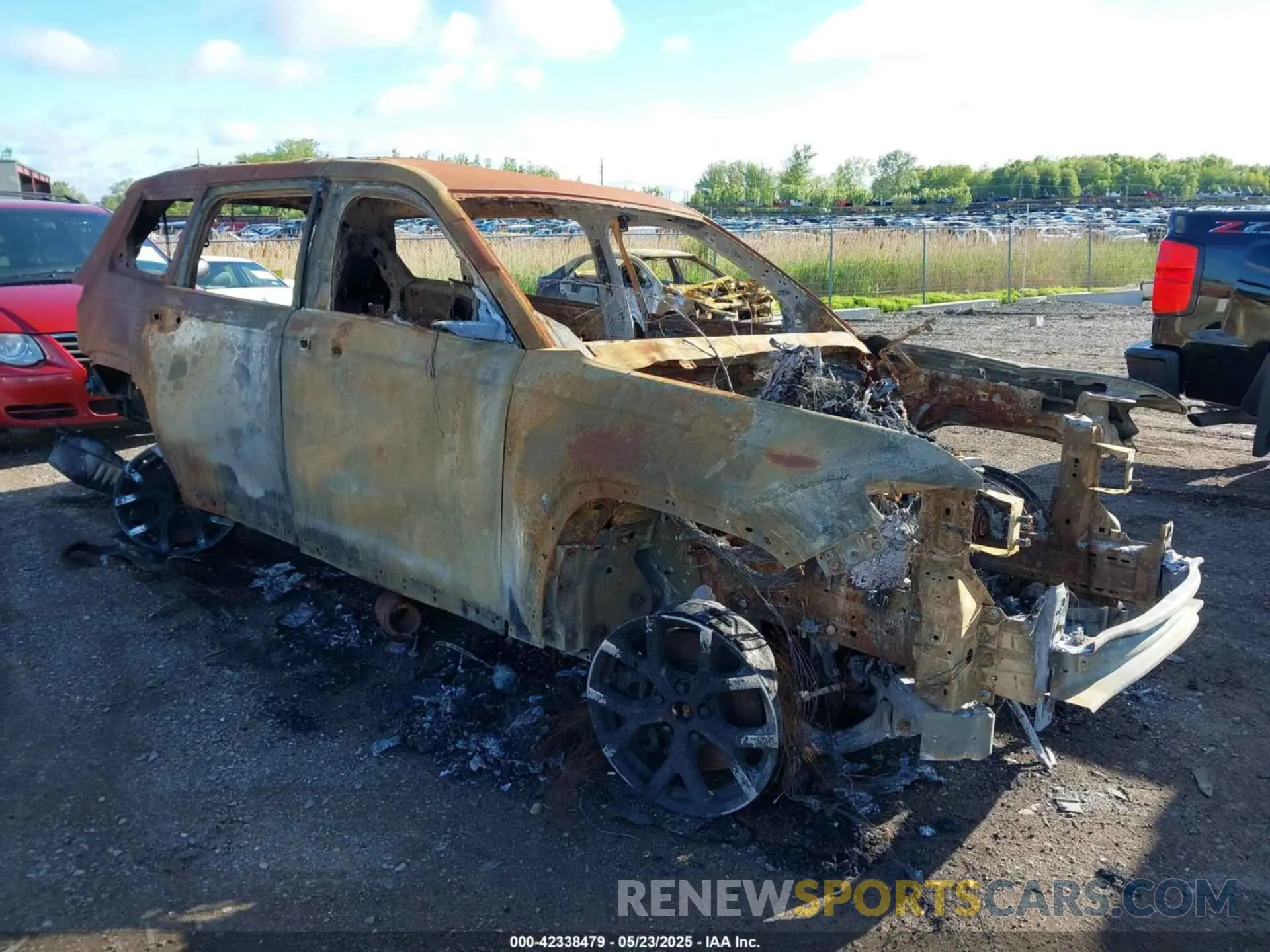 1 Photograph of a damaged car 1C4RJKBG8R8512419 JEEP GRAND CHEROKEE L 2024