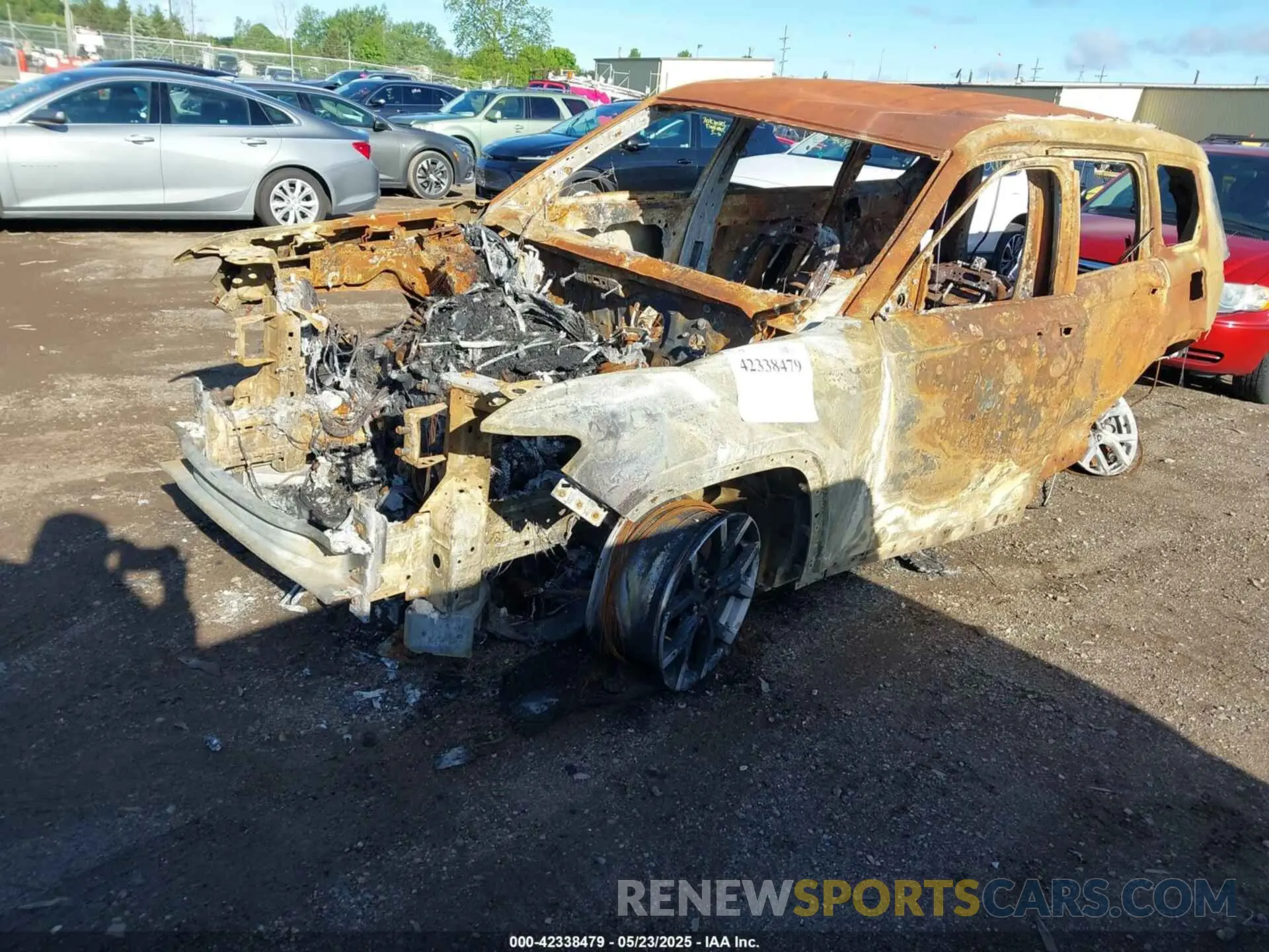 2 Photograph of a damaged car 1C4RJKBG8R8512419 JEEP GRAND CHEROKEE L 2024