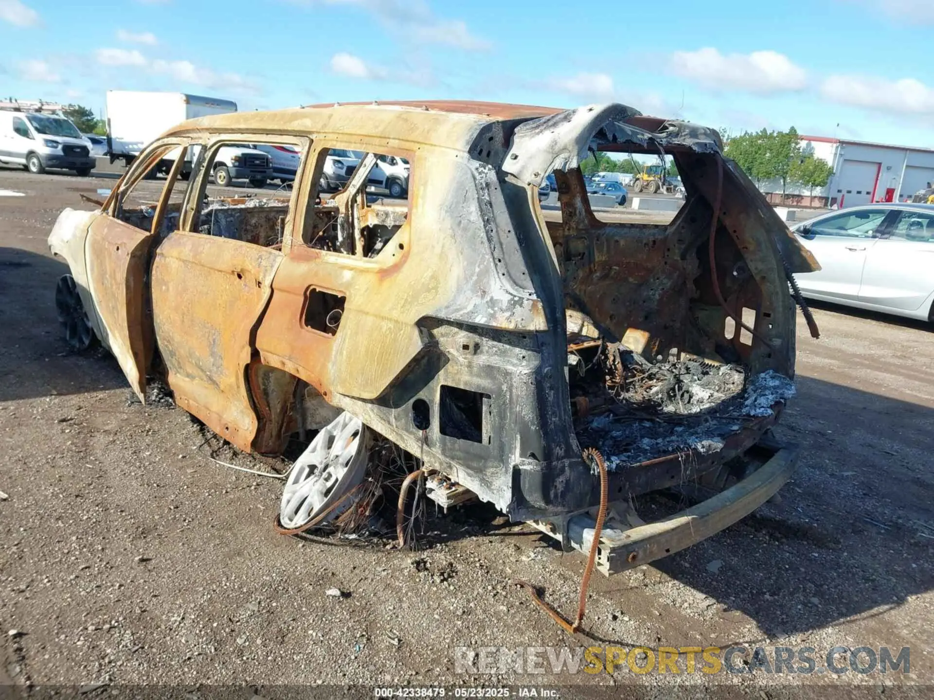 3 Photograph of a damaged car 1C4RJKBG8R8512419 JEEP GRAND CHEROKEE L 2024