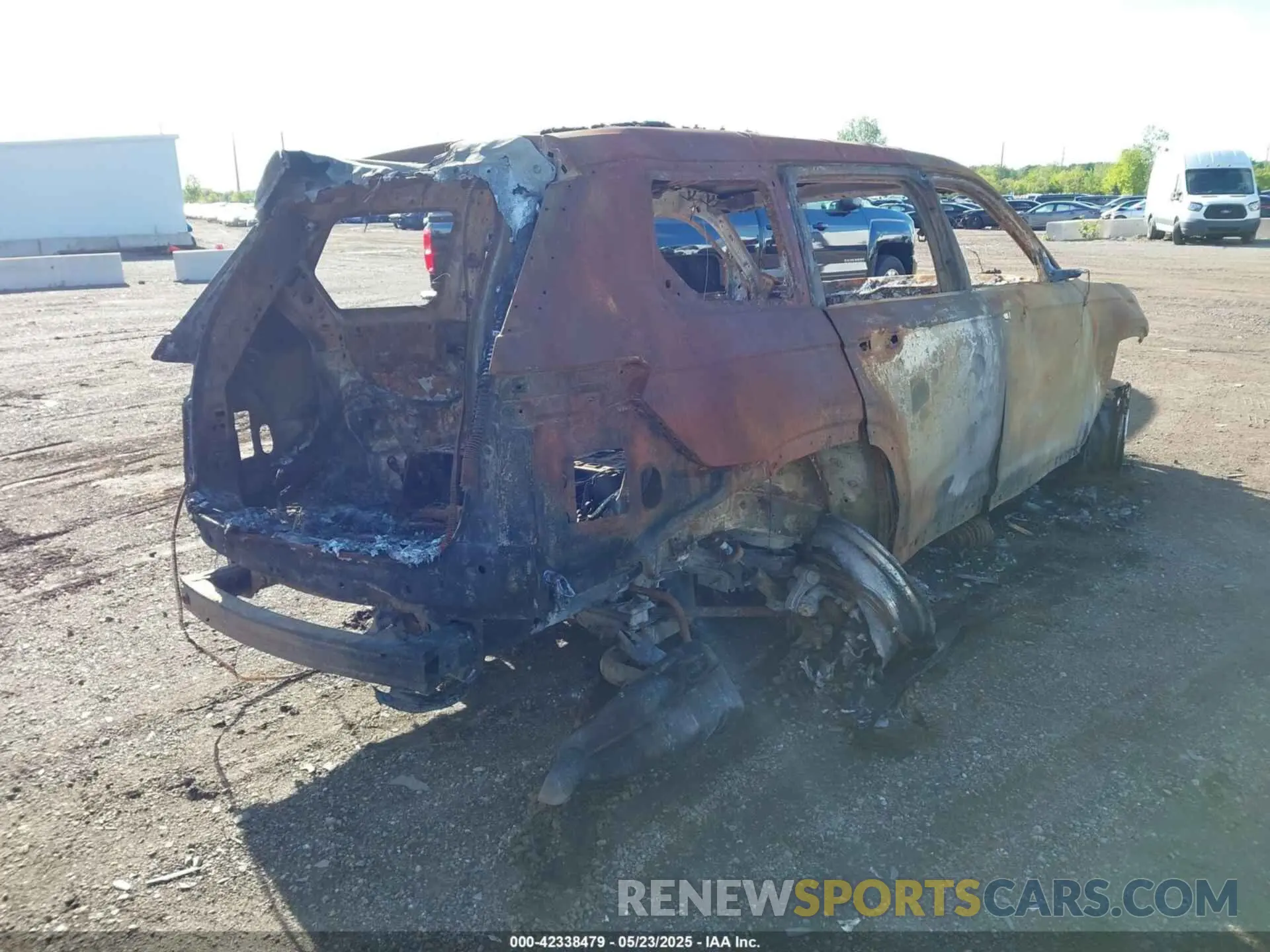 4 Photograph of a damaged car 1C4RJKBG8R8512419 JEEP GRAND CHEROKEE L 2024