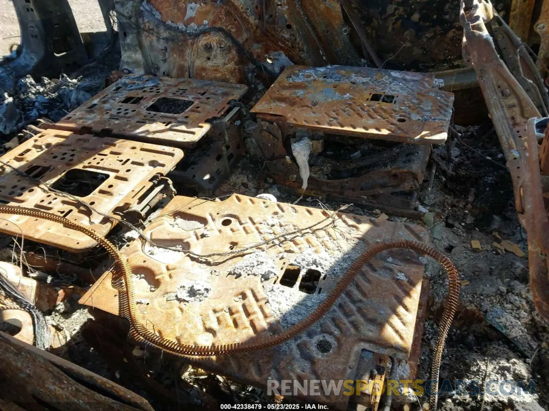 8 Photograph of a damaged car 1C4RJKBG8R8512419 JEEP GRAND CHEROKEE L 2024