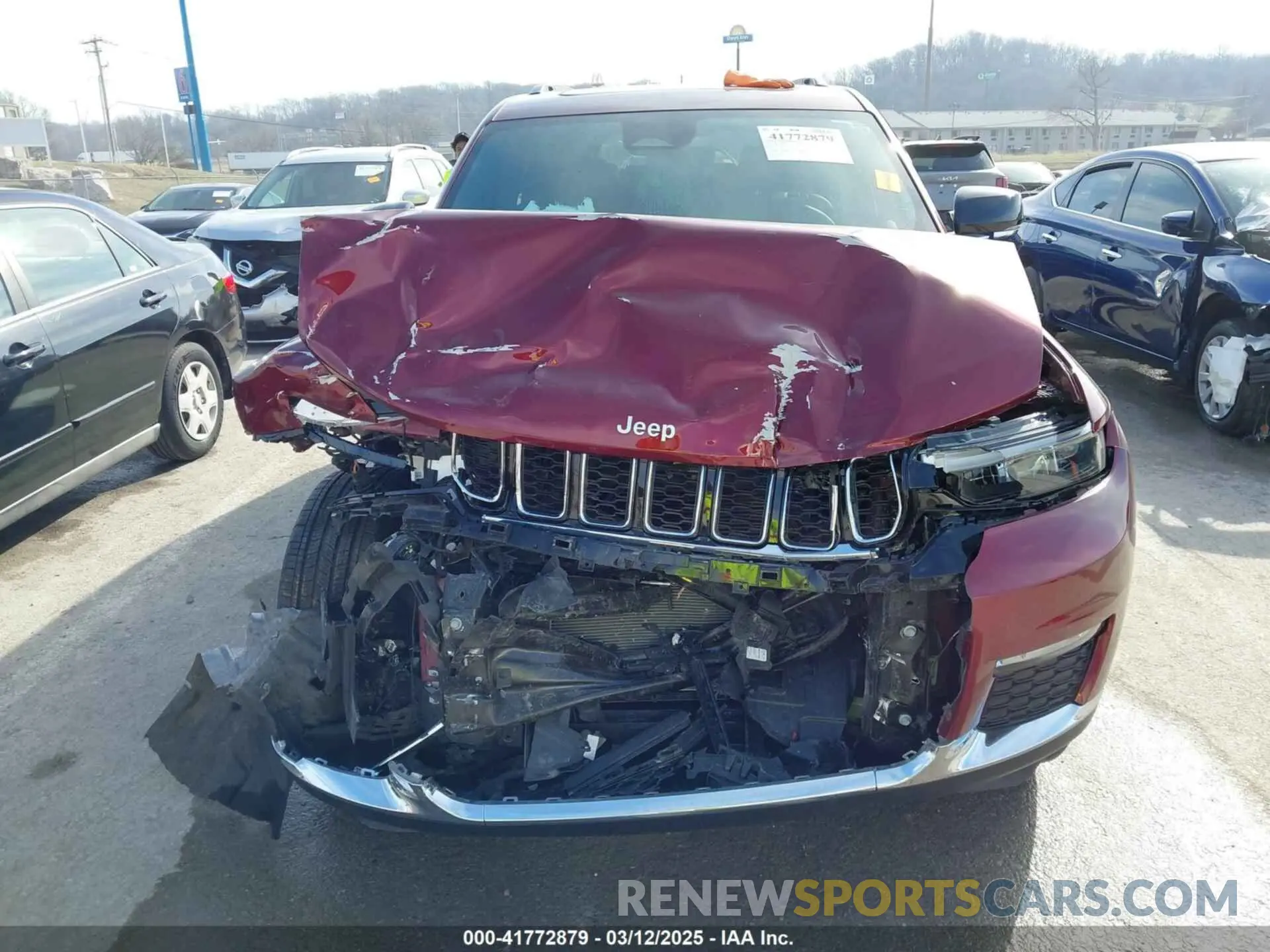 13 Photograph of a damaged car 1C4RJKBG8R8541192 JEEP GRAND CHEROKEE L 2024