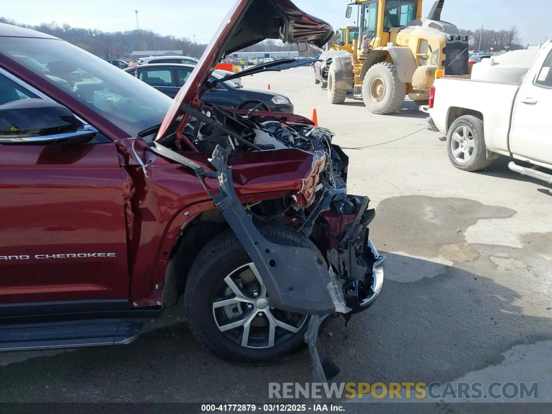 18 Photograph of a damaged car 1C4RJKBG8R8541192 JEEP GRAND CHEROKEE L 2024