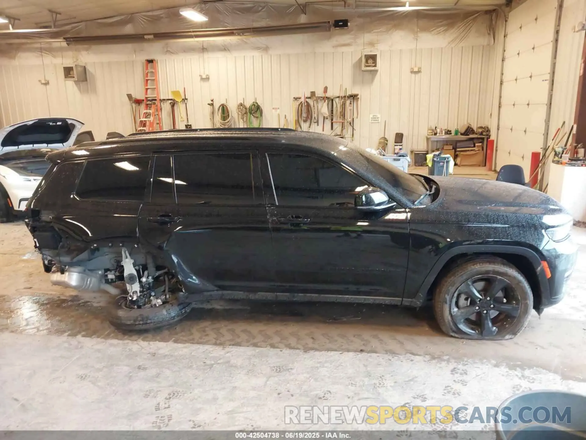 13 Photograph of a damaged car 1C4RJKBG8R8564861 JEEP GRAND CHEROKEE L 2024