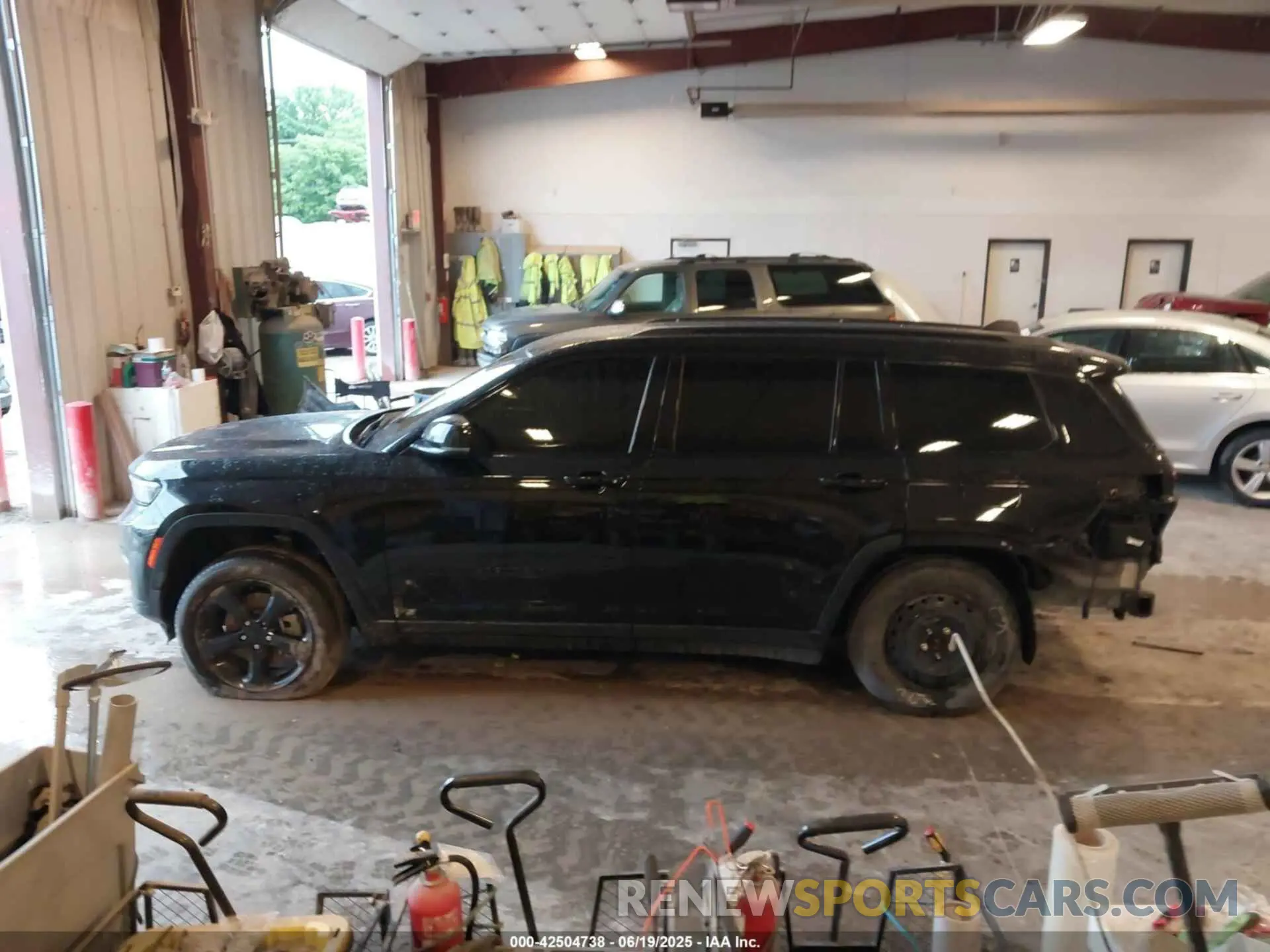 14 Photograph of a damaged car 1C4RJKBG8R8564861 JEEP GRAND CHEROKEE L 2024
