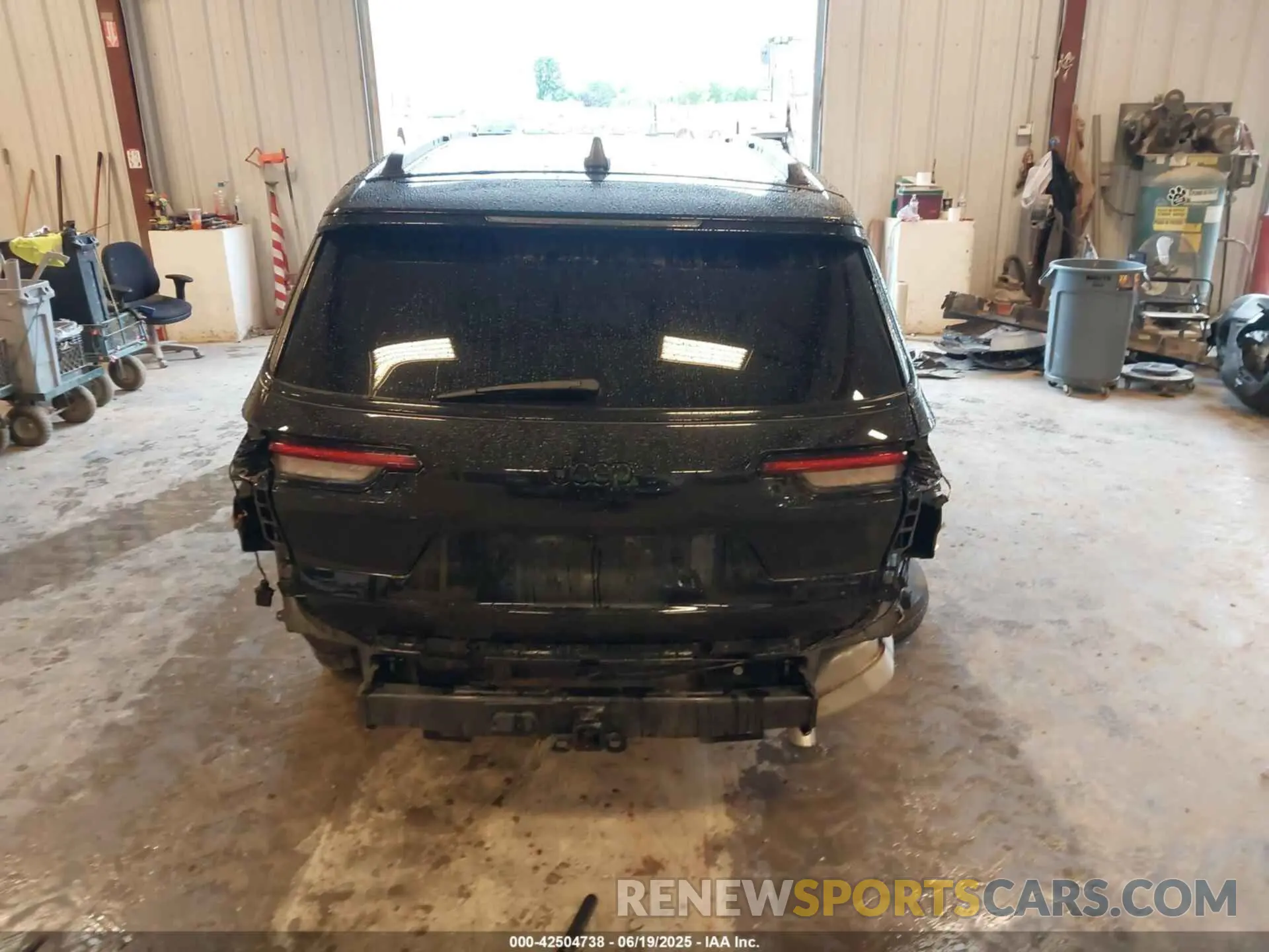 16 Photograph of a damaged car 1C4RJKBG8R8564861 JEEP GRAND CHEROKEE L 2024