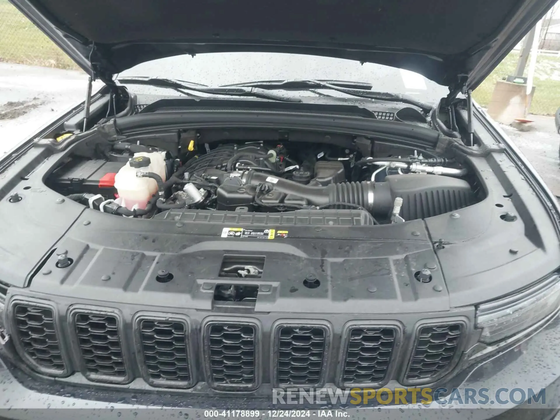 10 Photograph of a damaged car 1C4RJKBG8R8600953 JEEP GRAND CHEROKEE L 2024