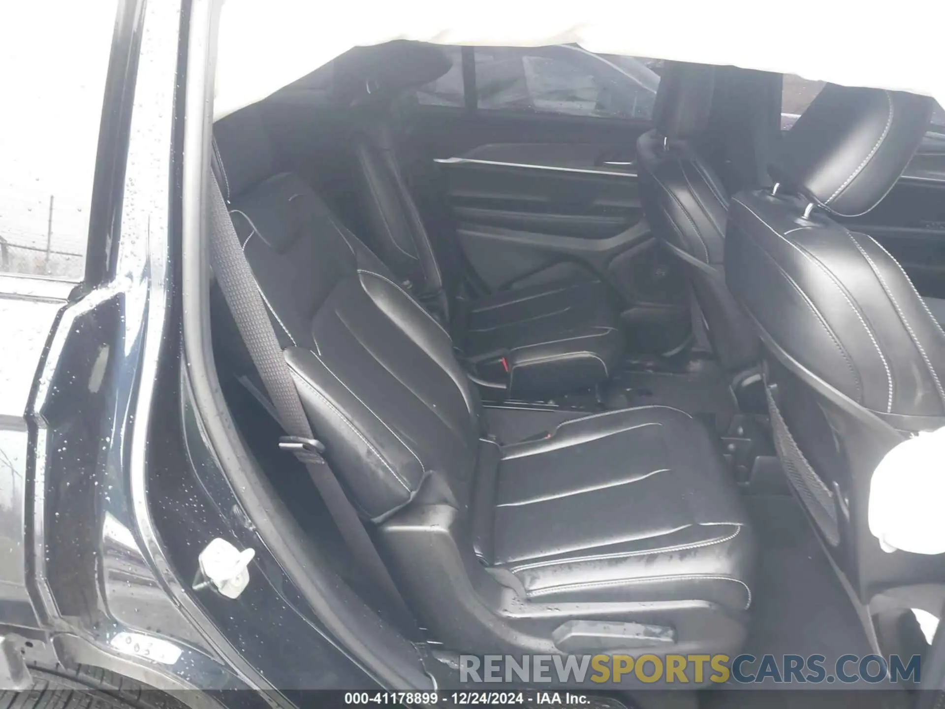 8 Photograph of a damaged car 1C4RJKBG8R8600953 JEEP GRAND CHEROKEE L 2024