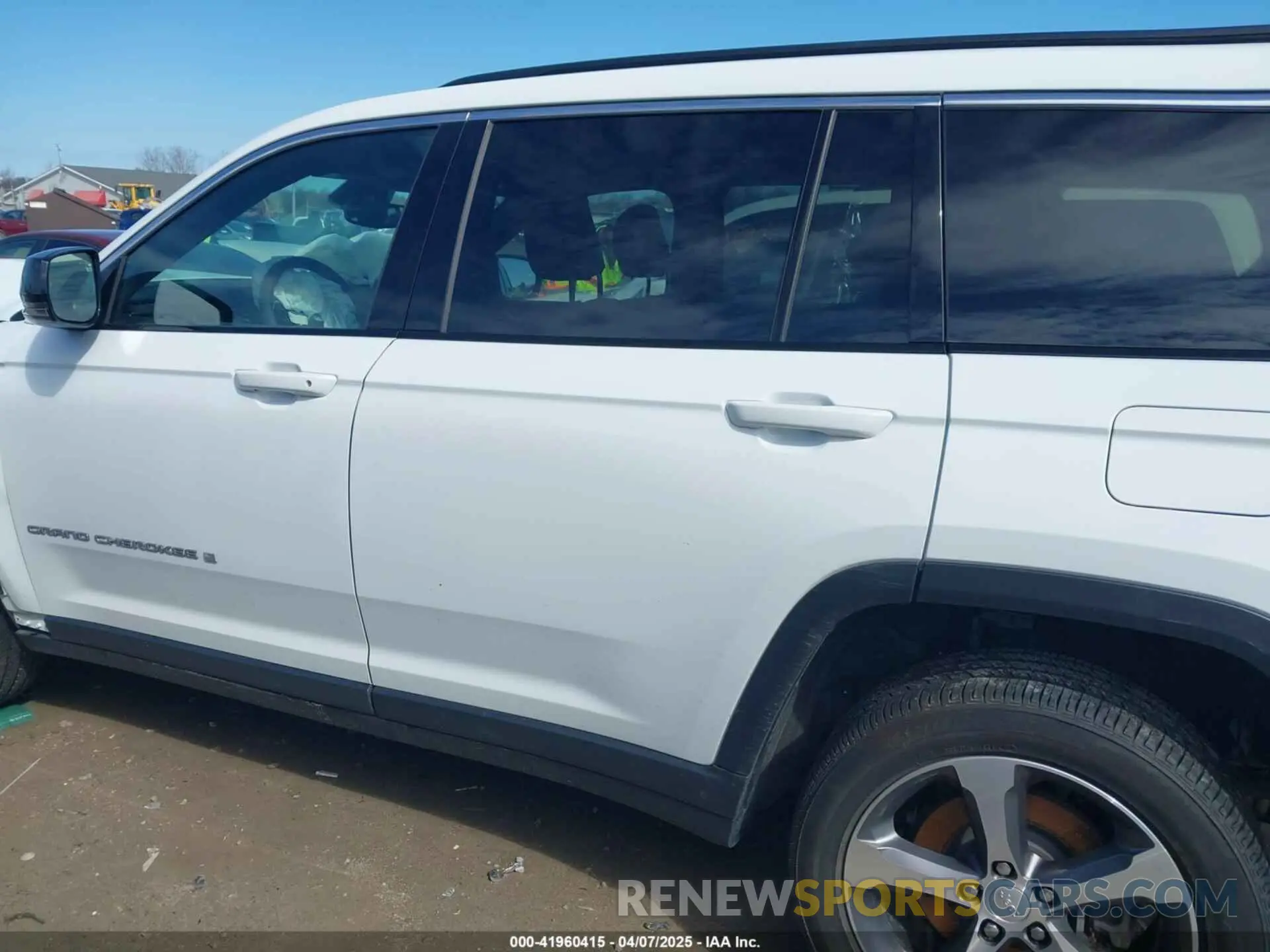 14 Photograph of a damaged car 1C4RJKBG9R8523252 JEEP GRAND CHEROKEE L 2024