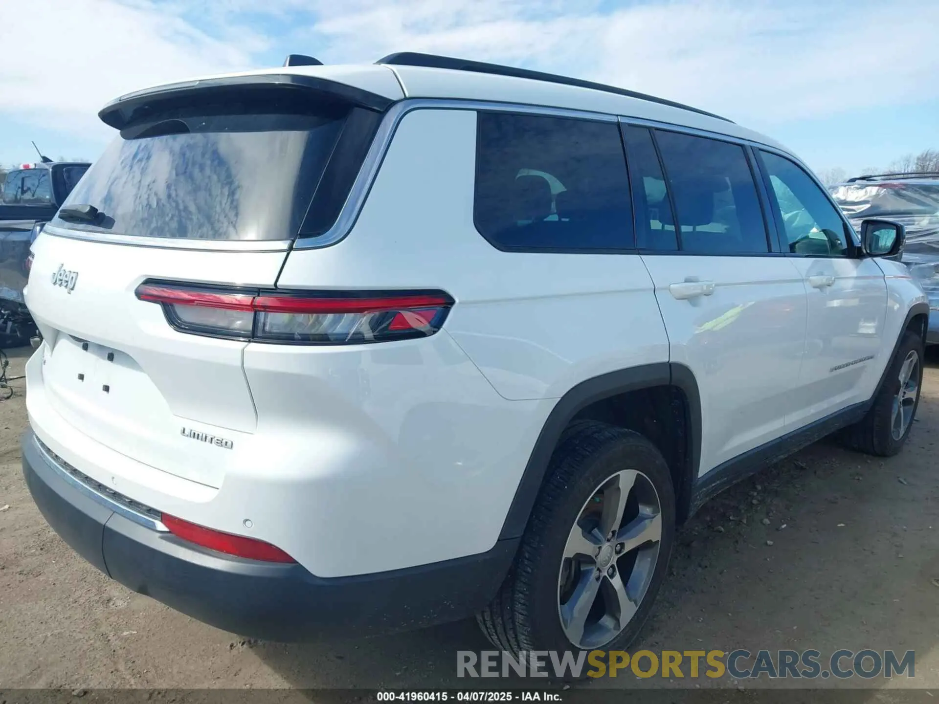 4 Photograph of a damaged car 1C4RJKBG9R8523252 JEEP GRAND CHEROKEE L 2024