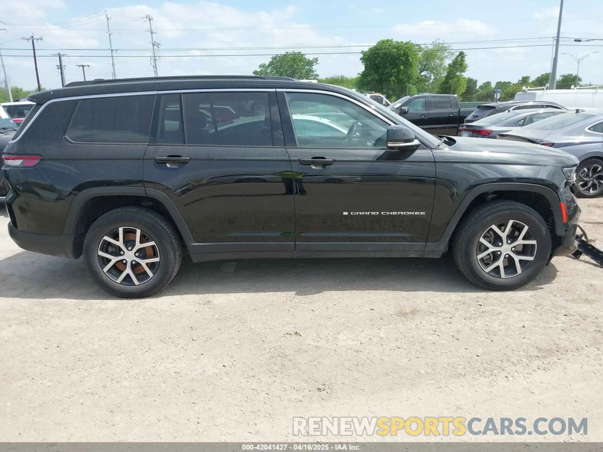13 Photograph of a damaged car 1C4RJKBG9R8530024 JEEP GRAND CHEROKEE L 2024