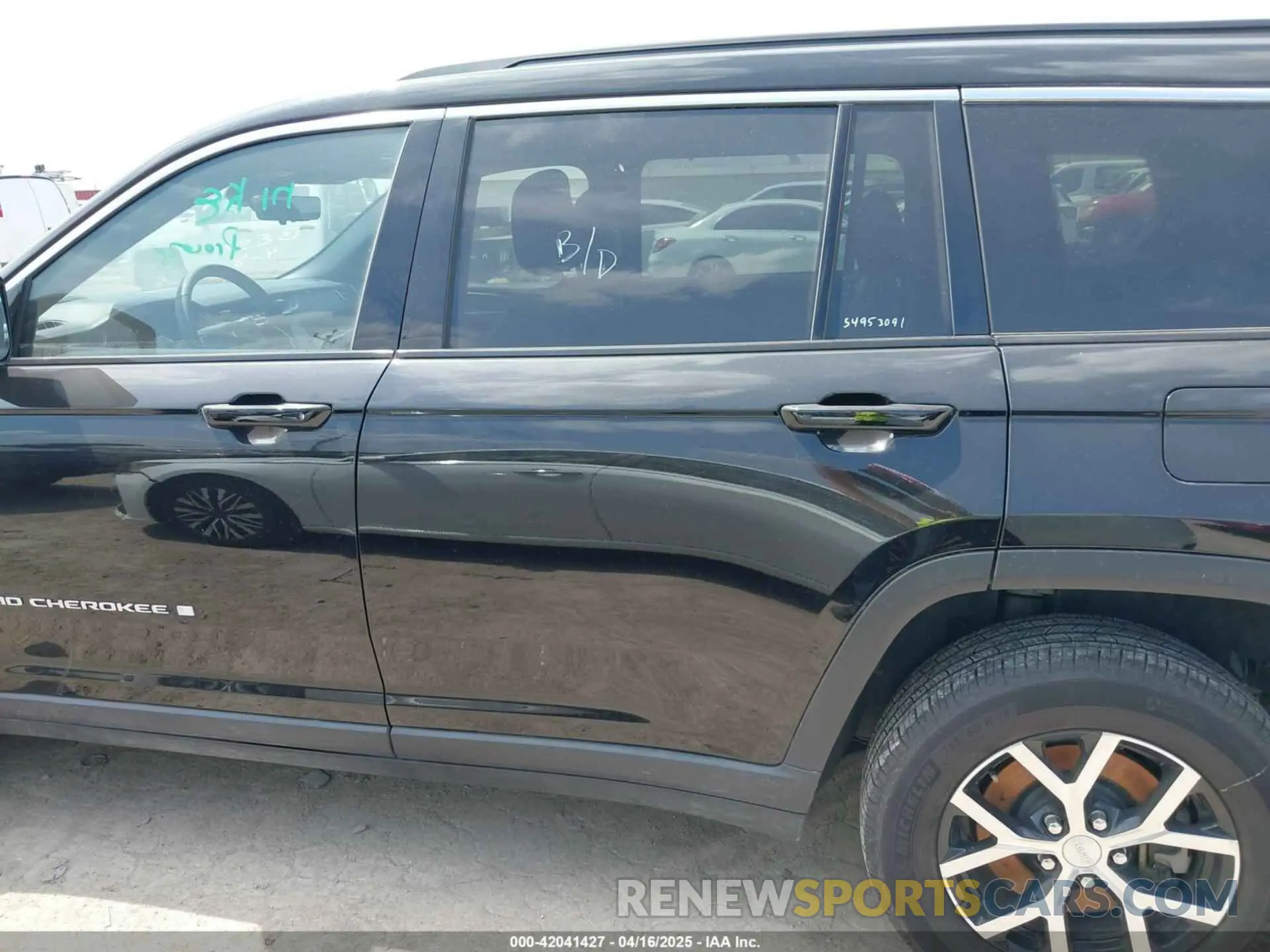 14 Photograph of a damaged car 1C4RJKBG9R8530024 JEEP GRAND CHEROKEE L 2024