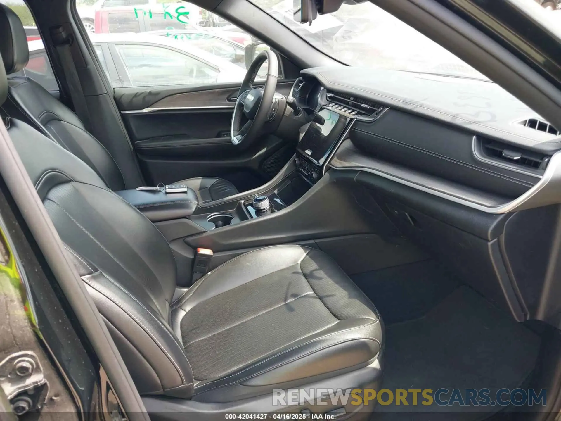 5 Photograph of a damaged car 1C4RJKBG9R8530024 JEEP GRAND CHEROKEE L 2024