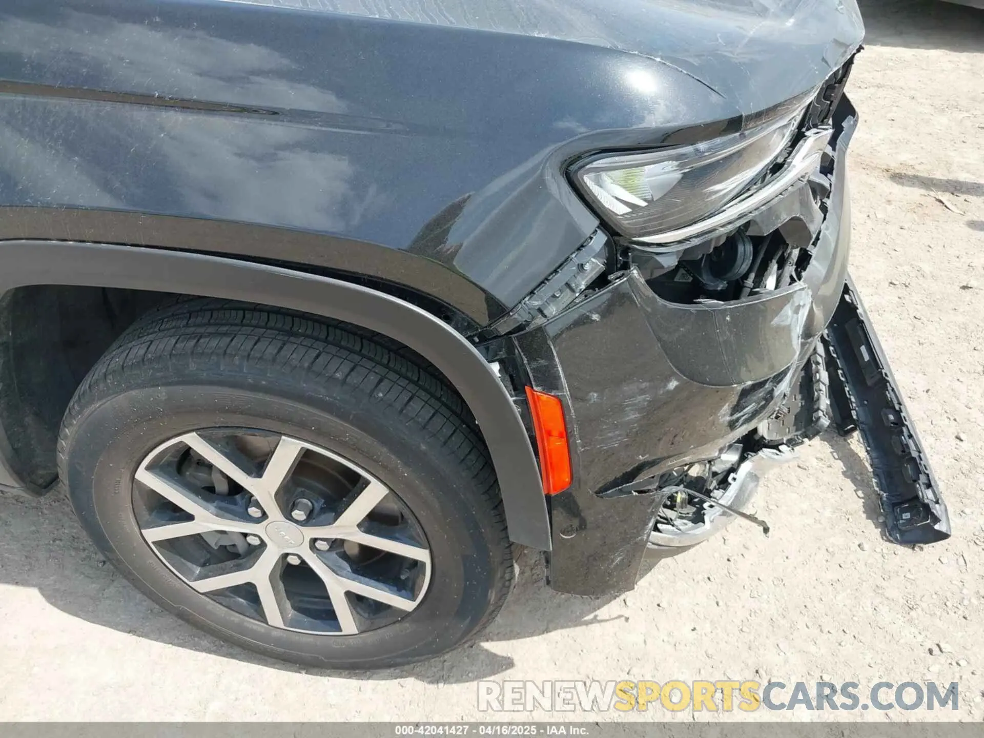 6 Photograph of a damaged car 1C4RJKBG9R8530024 JEEP GRAND CHEROKEE L 2024