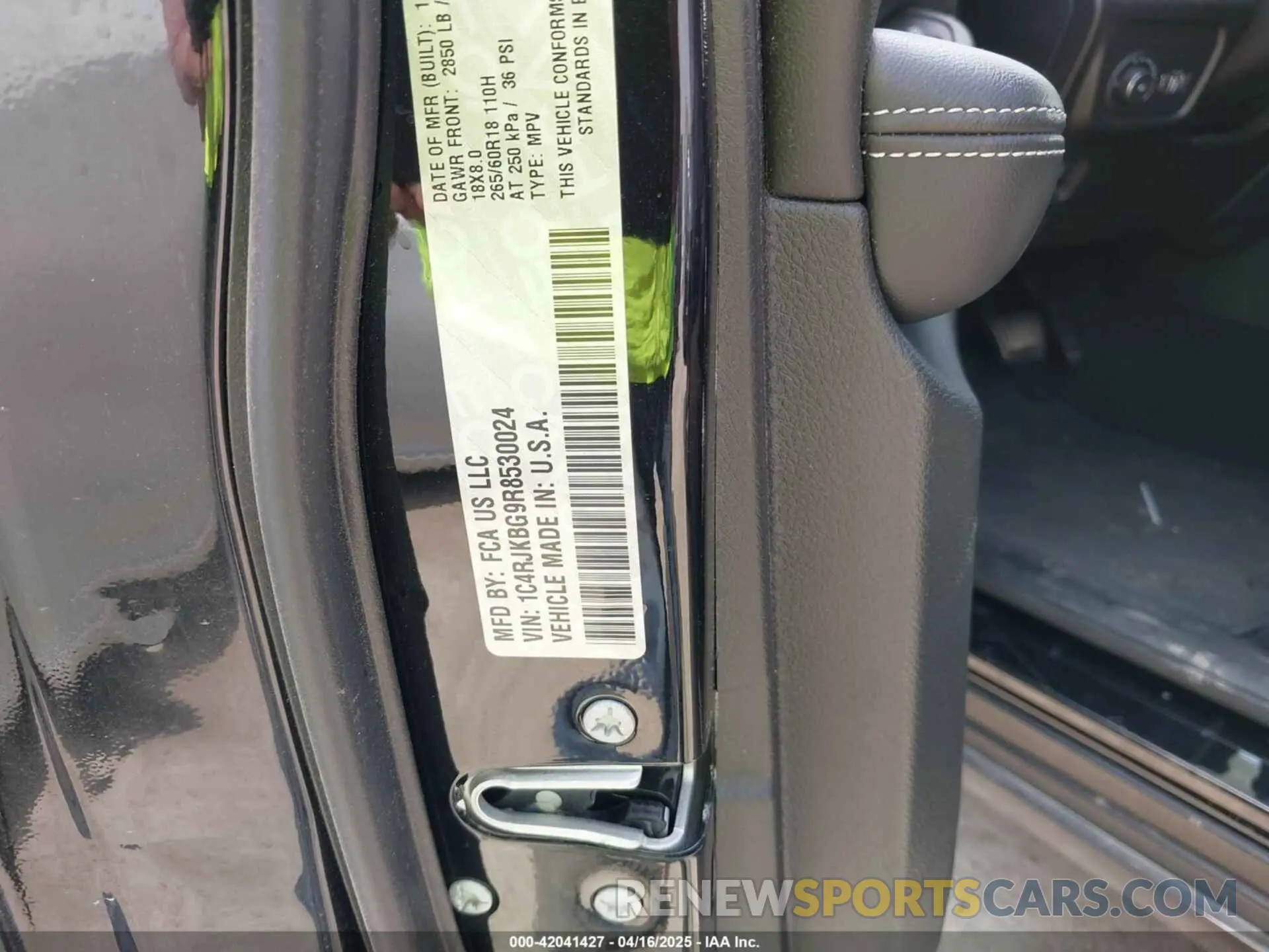 9 Photograph of a damaged car 1C4RJKBG9R8530024 JEEP GRAND CHEROKEE L 2024