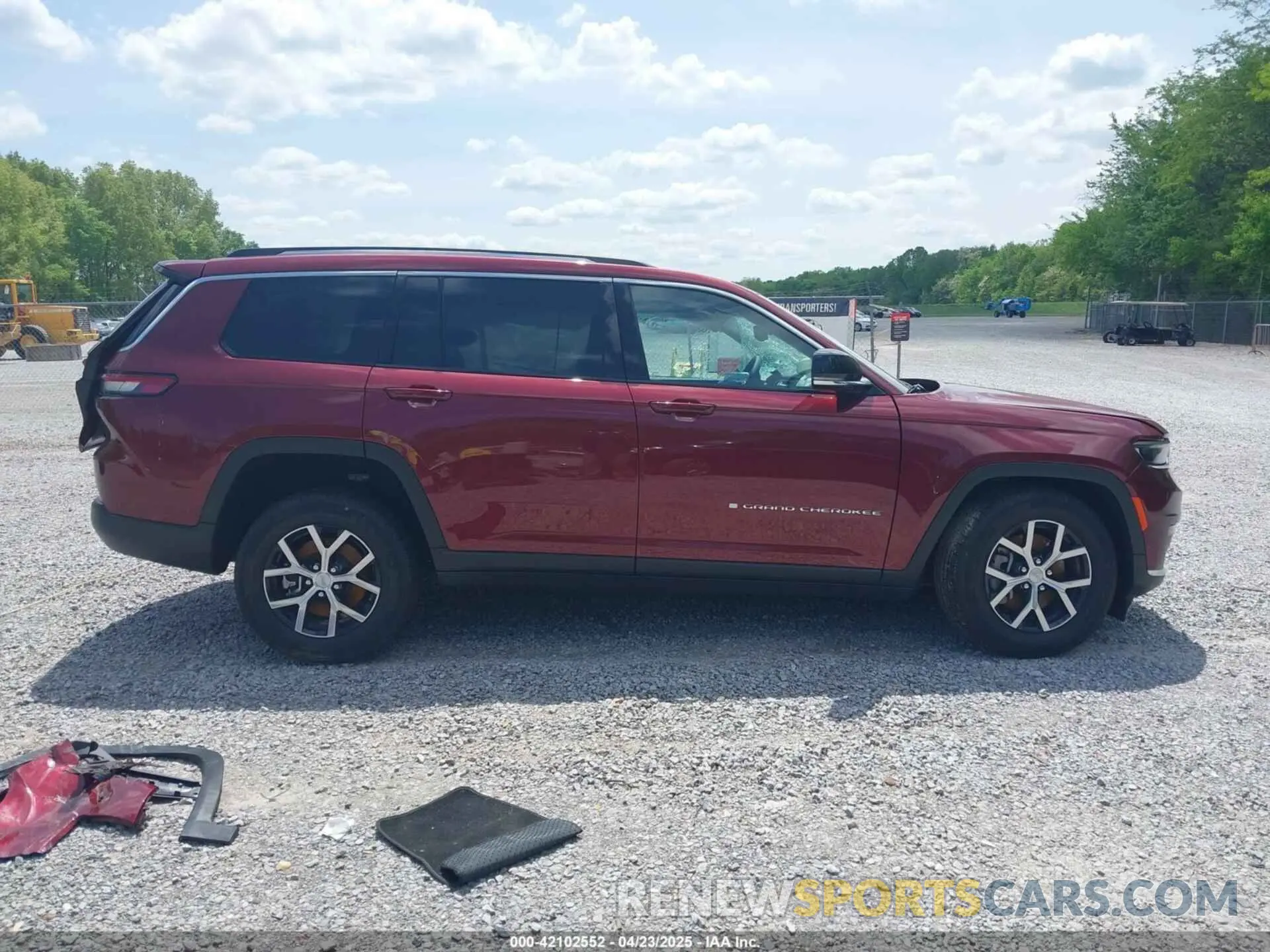 13 Photograph of a damaged car 1C4RJKBG9R8930858 JEEP GRAND CHEROKEE L 2024