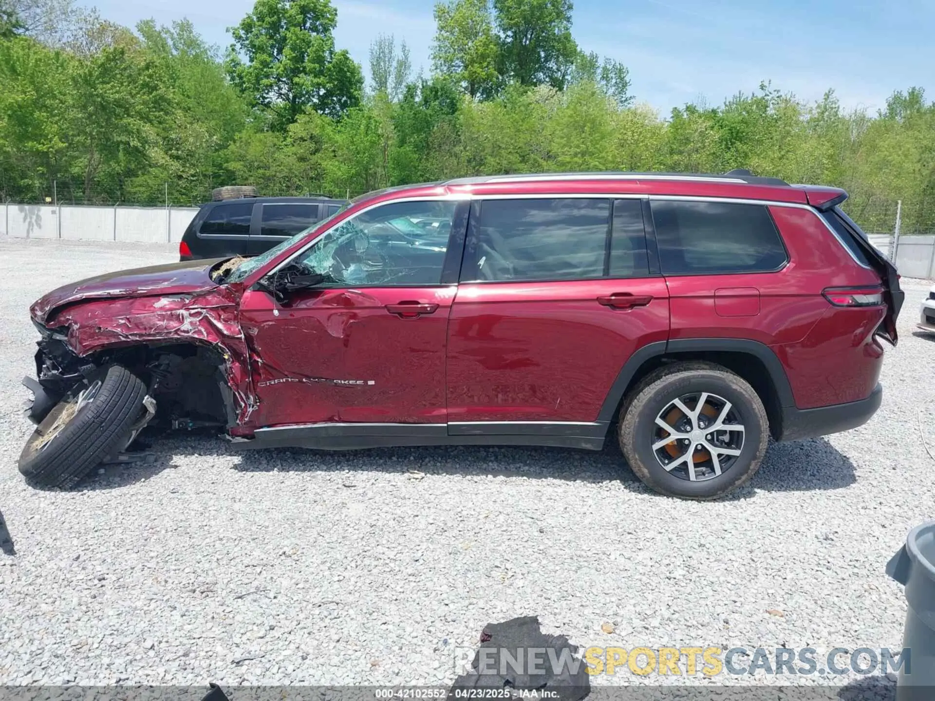 14 Photograph of a damaged car 1C4RJKBG9R8930858 JEEP GRAND CHEROKEE L 2024