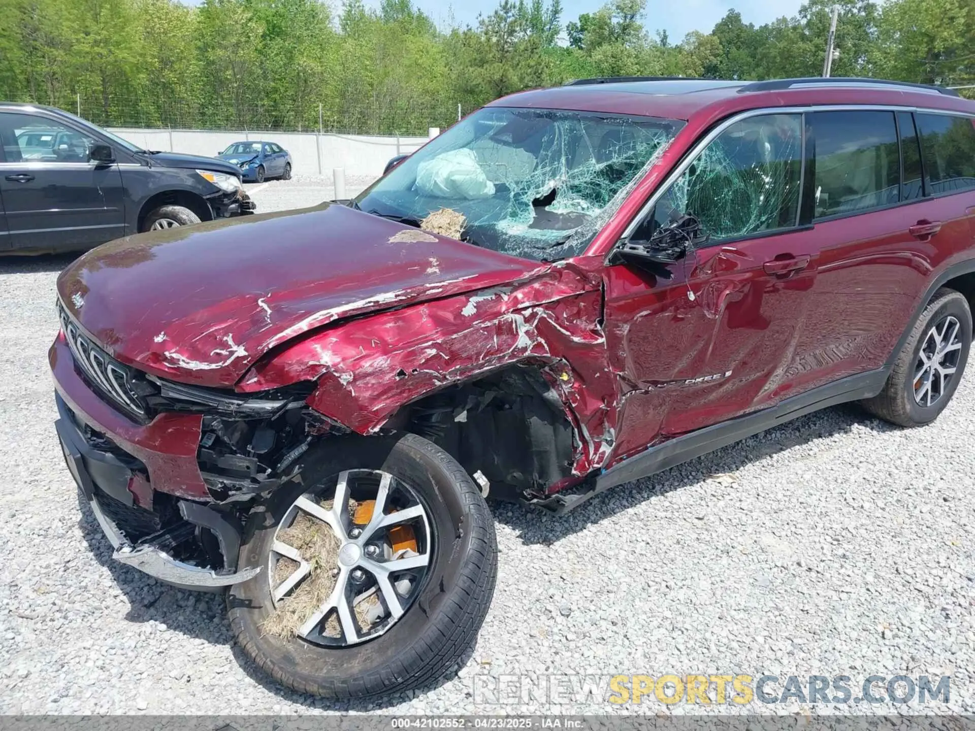 6 Photograph of a damaged car 1C4RJKBG9R8930858 JEEP GRAND CHEROKEE L 2024