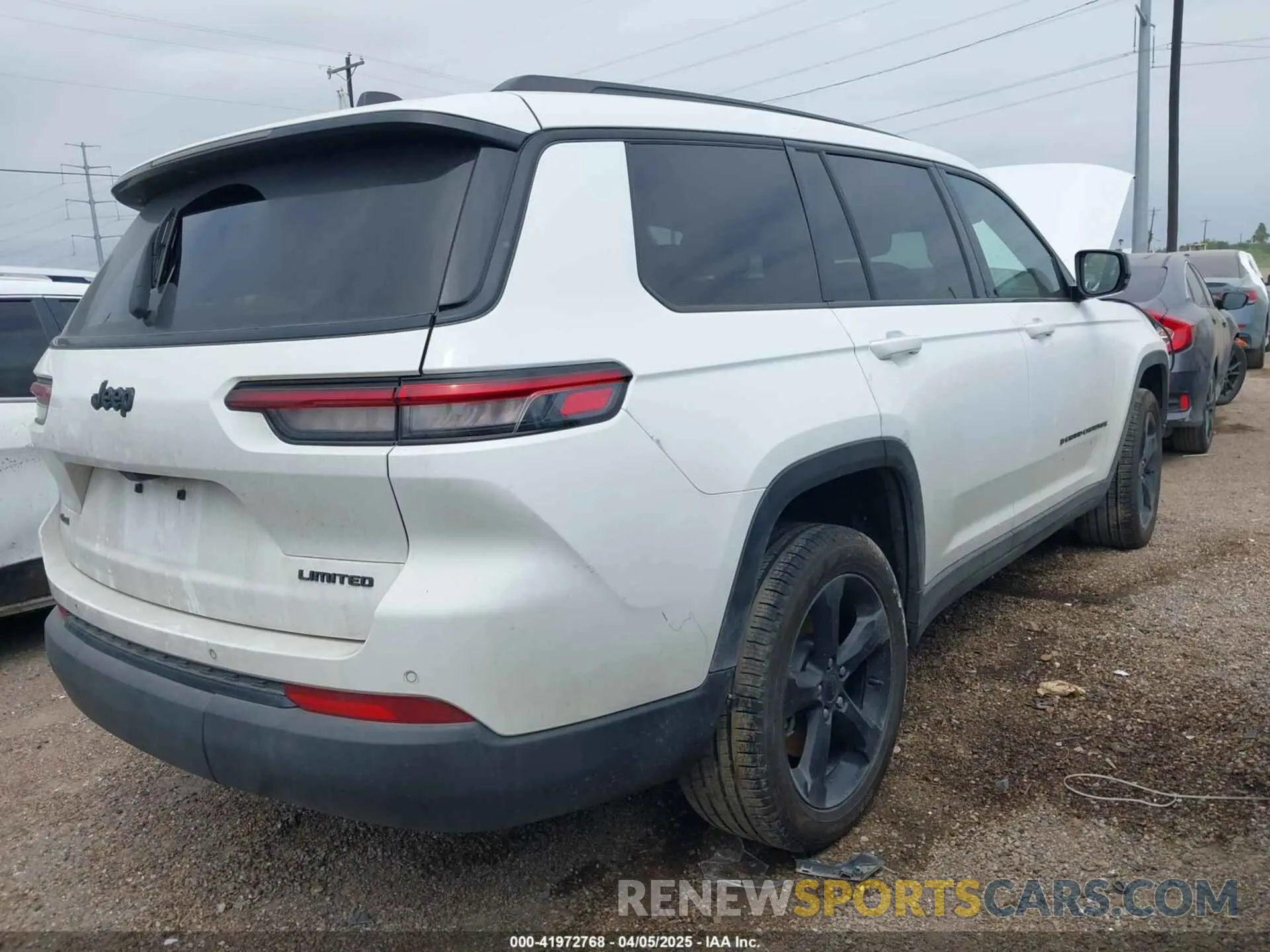 4 Photograph of a damaged car 1C4RJKBGXR8536835 JEEP GRAND CHEROKEE L 2024