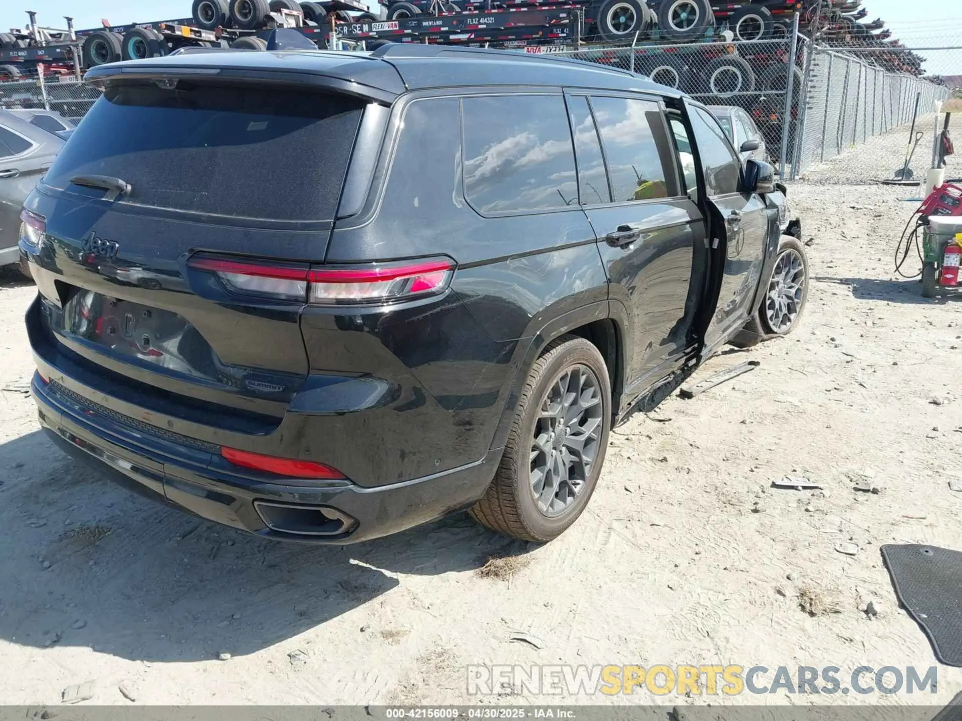 4 Photograph of a damaged car 1C4RJKEG2R8530510 JEEP GRAND CHEROKEE L 2024