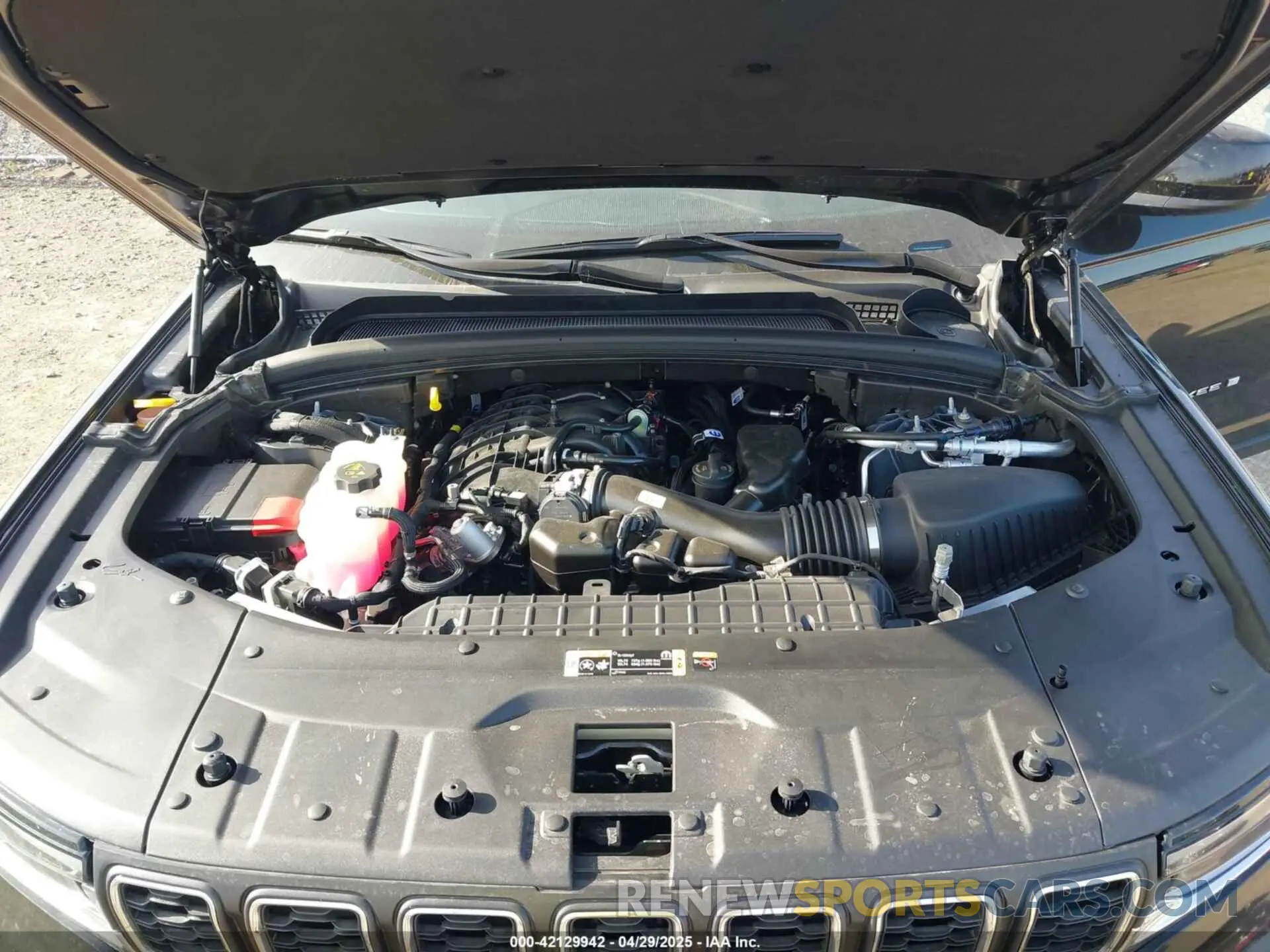10 Photograph of a damaged car 1C4RJKAG5S8665167 JEEP GRAND CHEROKEE L 2025