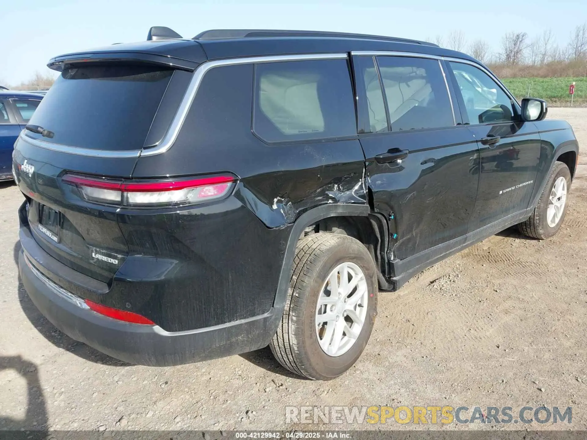 4 Photograph of a damaged car 1C4RJKAG5S8665167 JEEP GRAND CHEROKEE L 2025