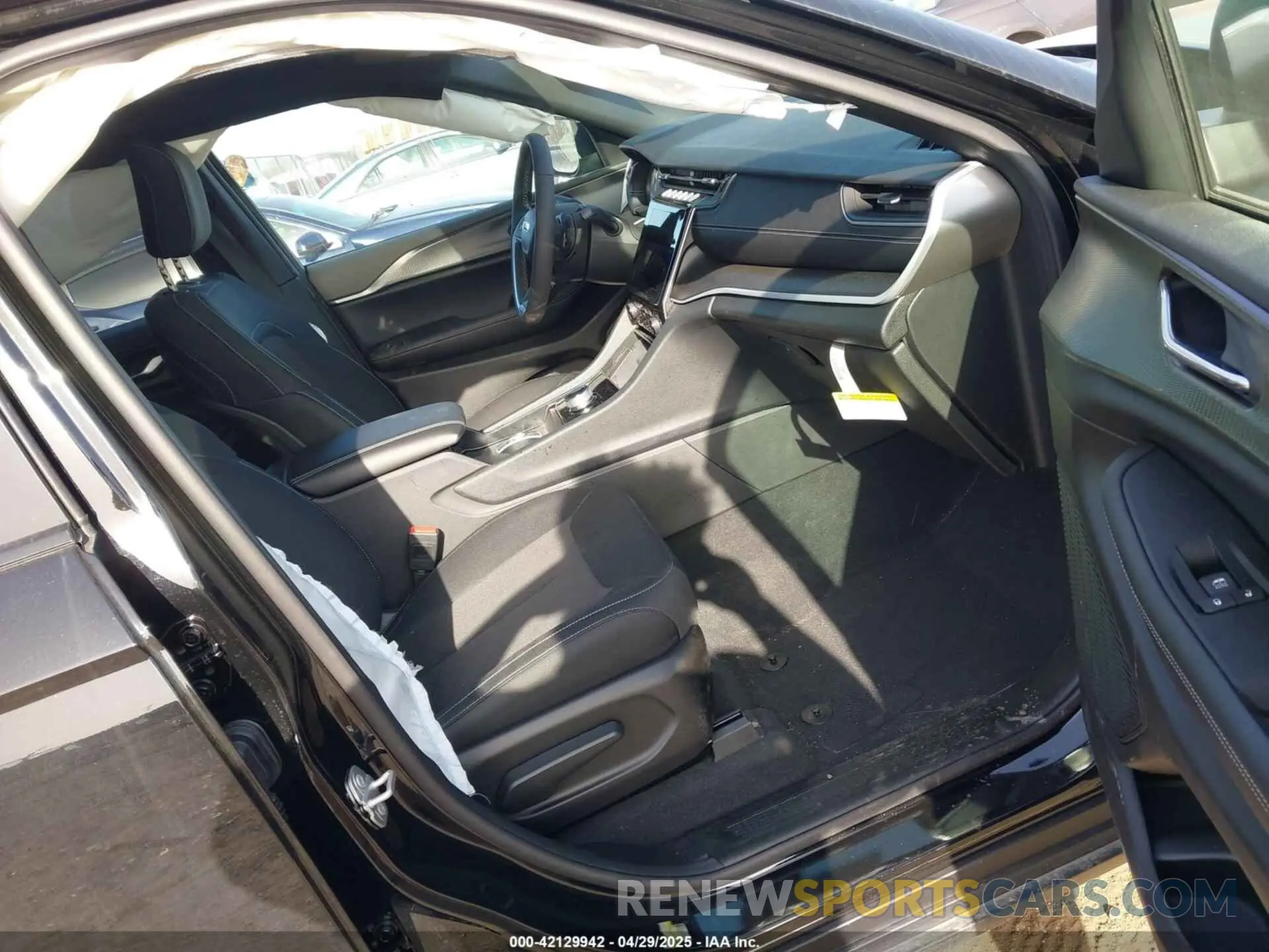 5 Photograph of a damaged car 1C4RJKAG5S8665167 JEEP GRAND CHEROKEE L 2025