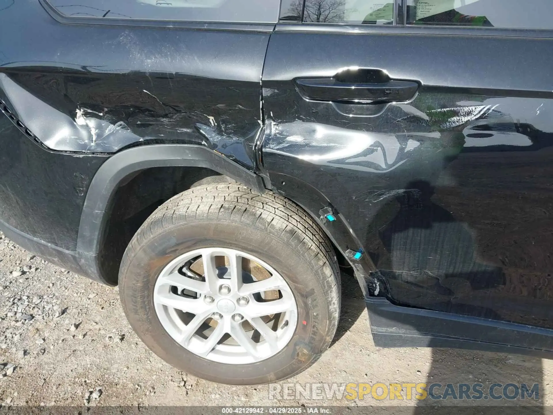 6 Photograph of a damaged car 1C4RJKAG5S8665167 JEEP GRAND CHEROKEE L 2025
