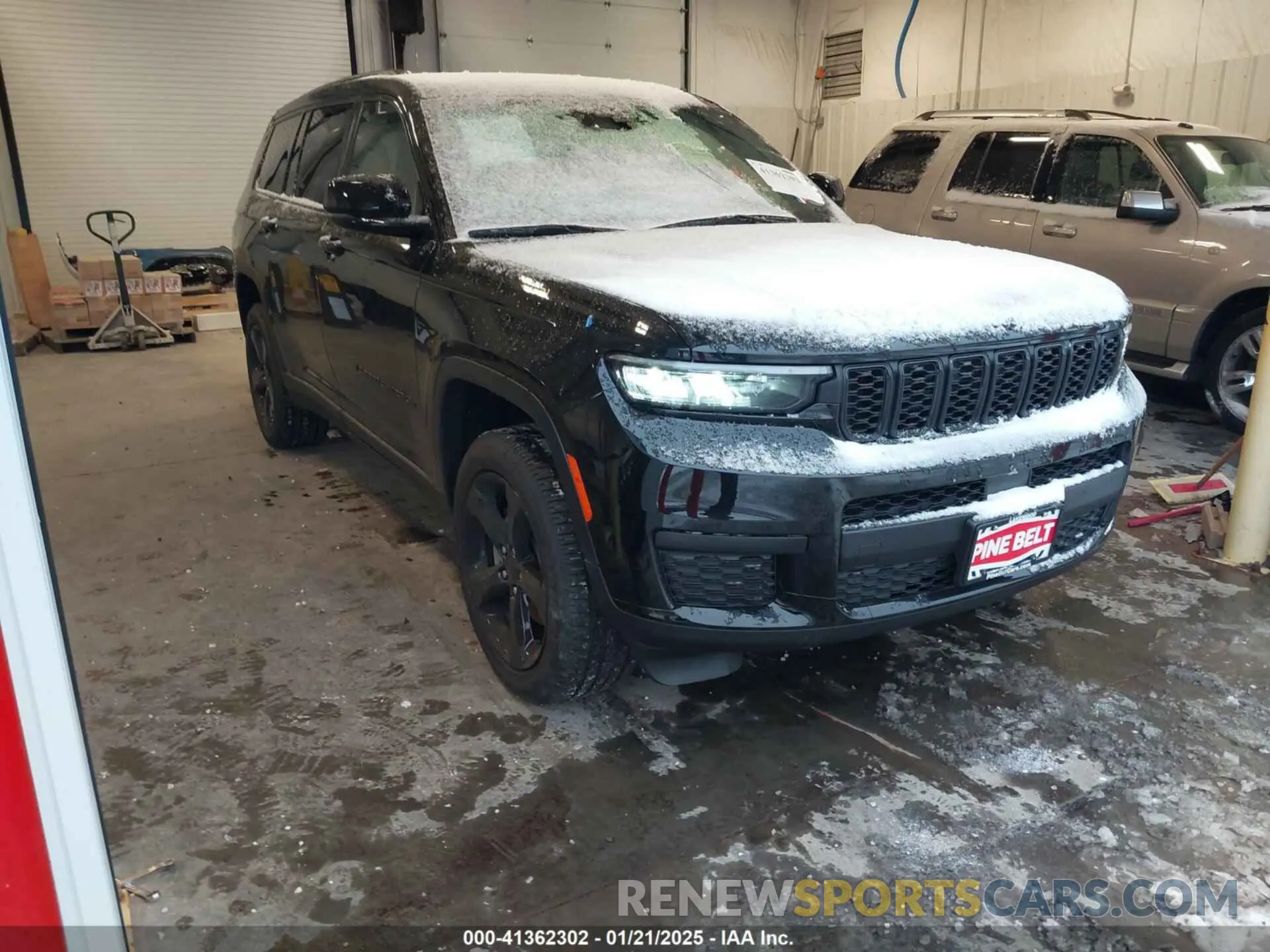 1 Photograph of a damaged car 1C4RJKAG8S8639615 JEEP GRAND CHEROKEE L 2025