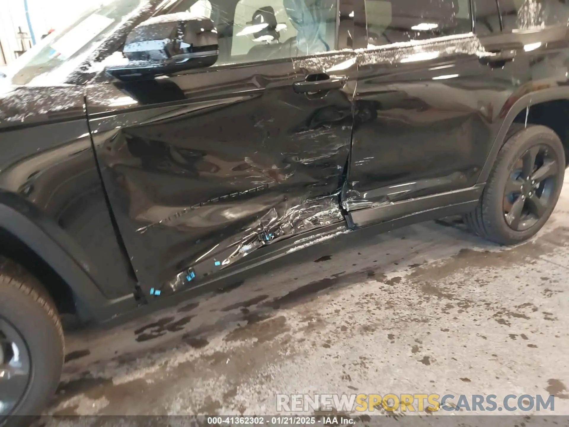 6 Photograph of a damaged car 1C4RJKAG8S8639615 JEEP GRAND CHEROKEE L 2025
