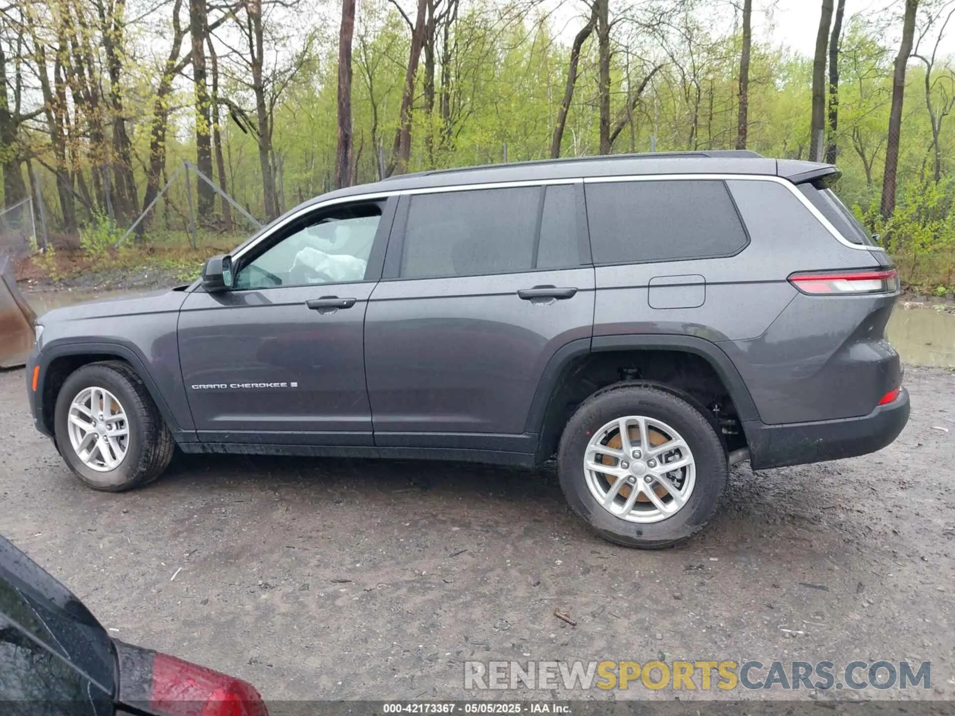 13 Photograph of a damaged car 1C4RJKAG8S8684408 JEEP GRAND CHEROKEE L 2025