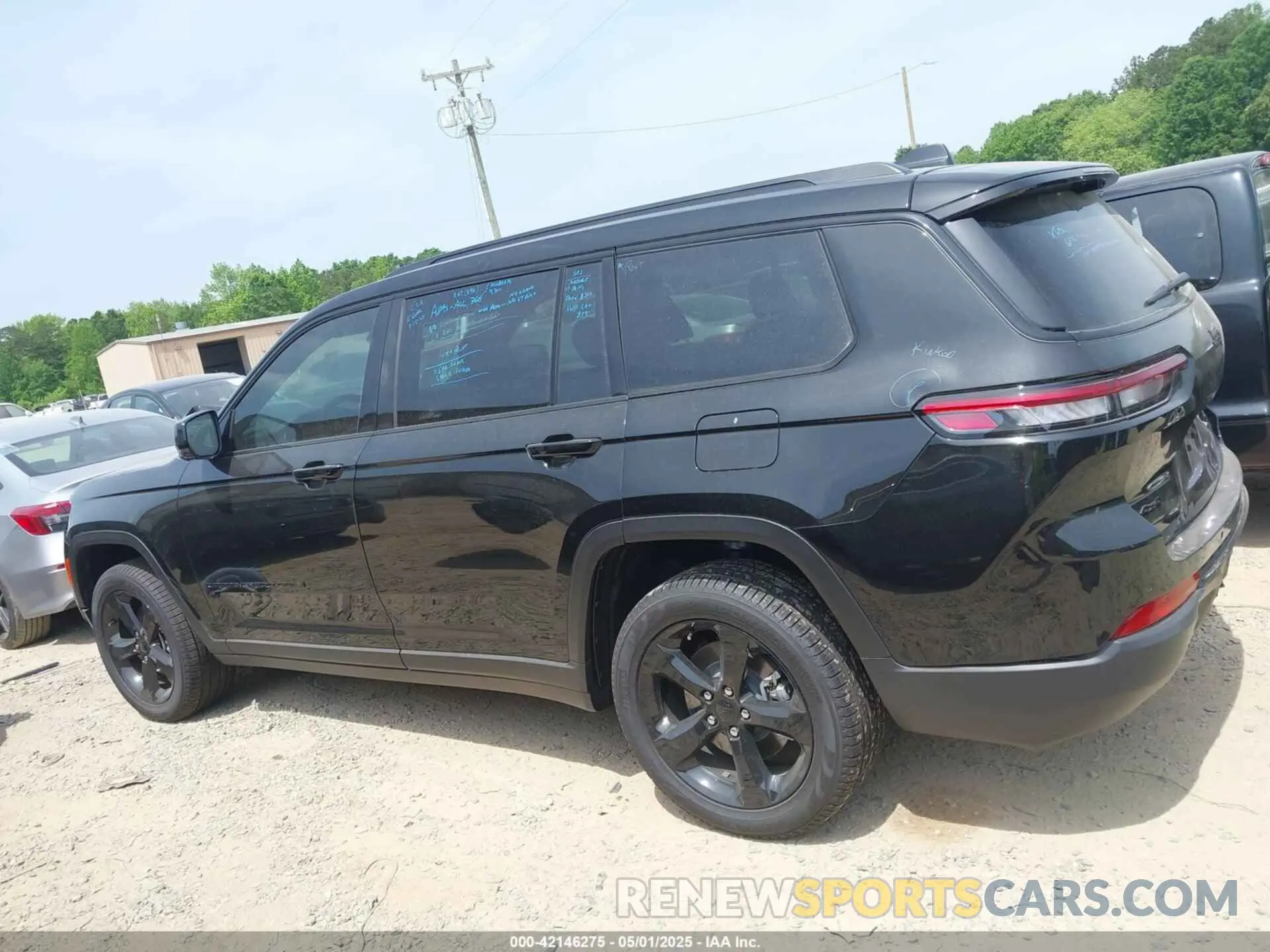 14 Photograph of a damaged car 1C4RJKBG3S8634370 JEEP GRAND CHEROKEE L 2025