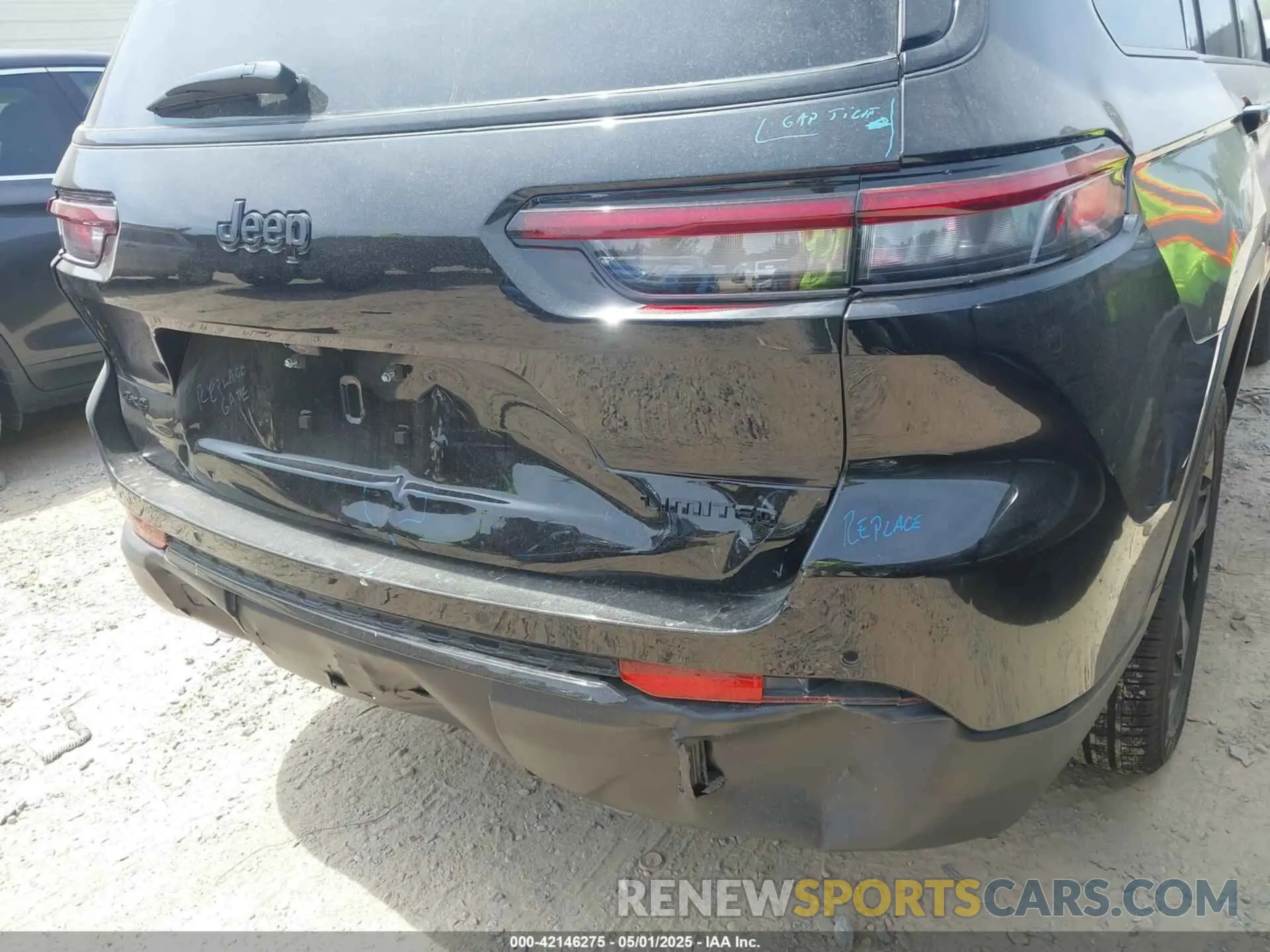 17 Photograph of a damaged car 1C4RJKBG3S8634370 JEEP GRAND CHEROKEE L 2025