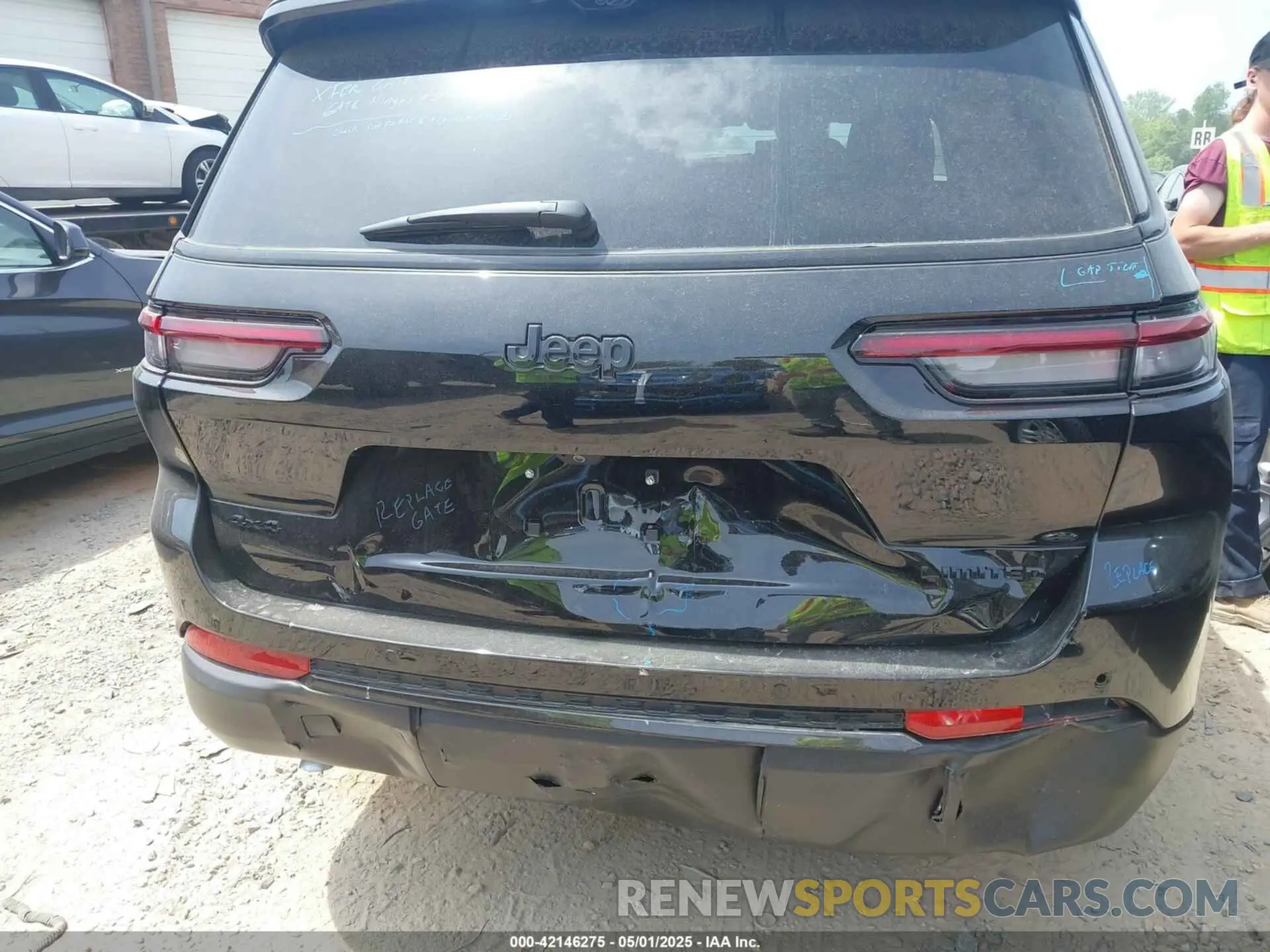 18 Photograph of a damaged car 1C4RJKBG3S8634370 JEEP GRAND CHEROKEE L 2025