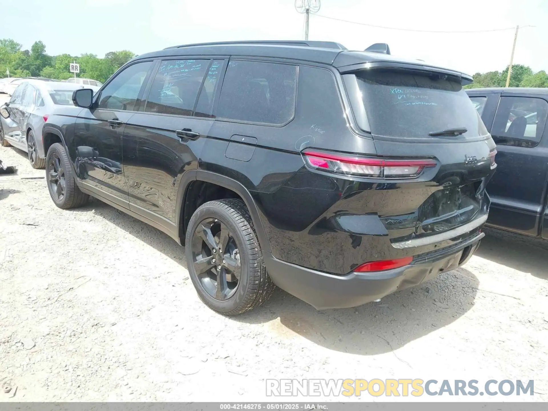 3 Photograph of a damaged car 1C4RJKBG3S8634370 JEEP GRAND CHEROKEE L 2025