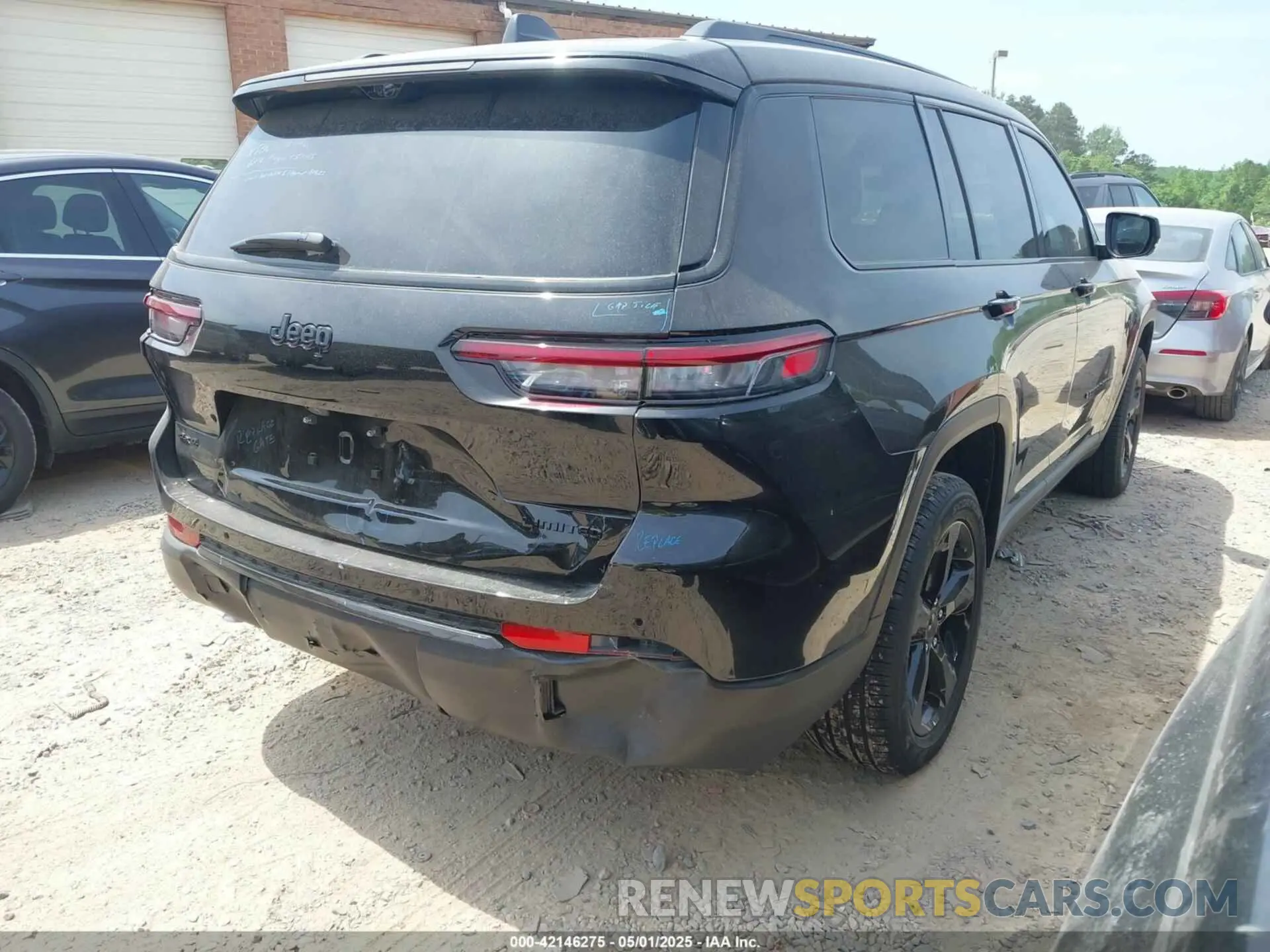 4 Photograph of a damaged car 1C4RJKBG3S8634370 JEEP GRAND CHEROKEE L 2025
