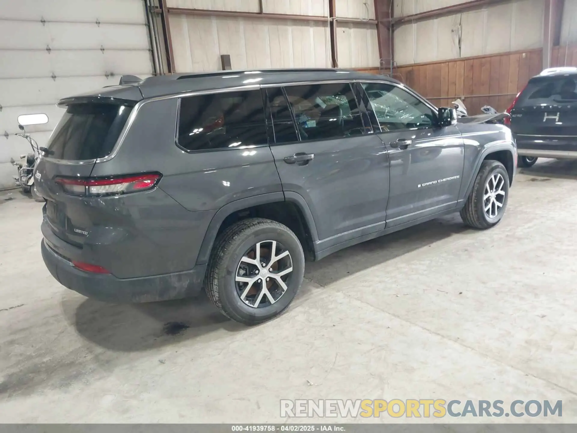 4 Photograph of a damaged car 1C4RJKBG7S8638664 JEEP GRAND CHEROKEE L 2025
