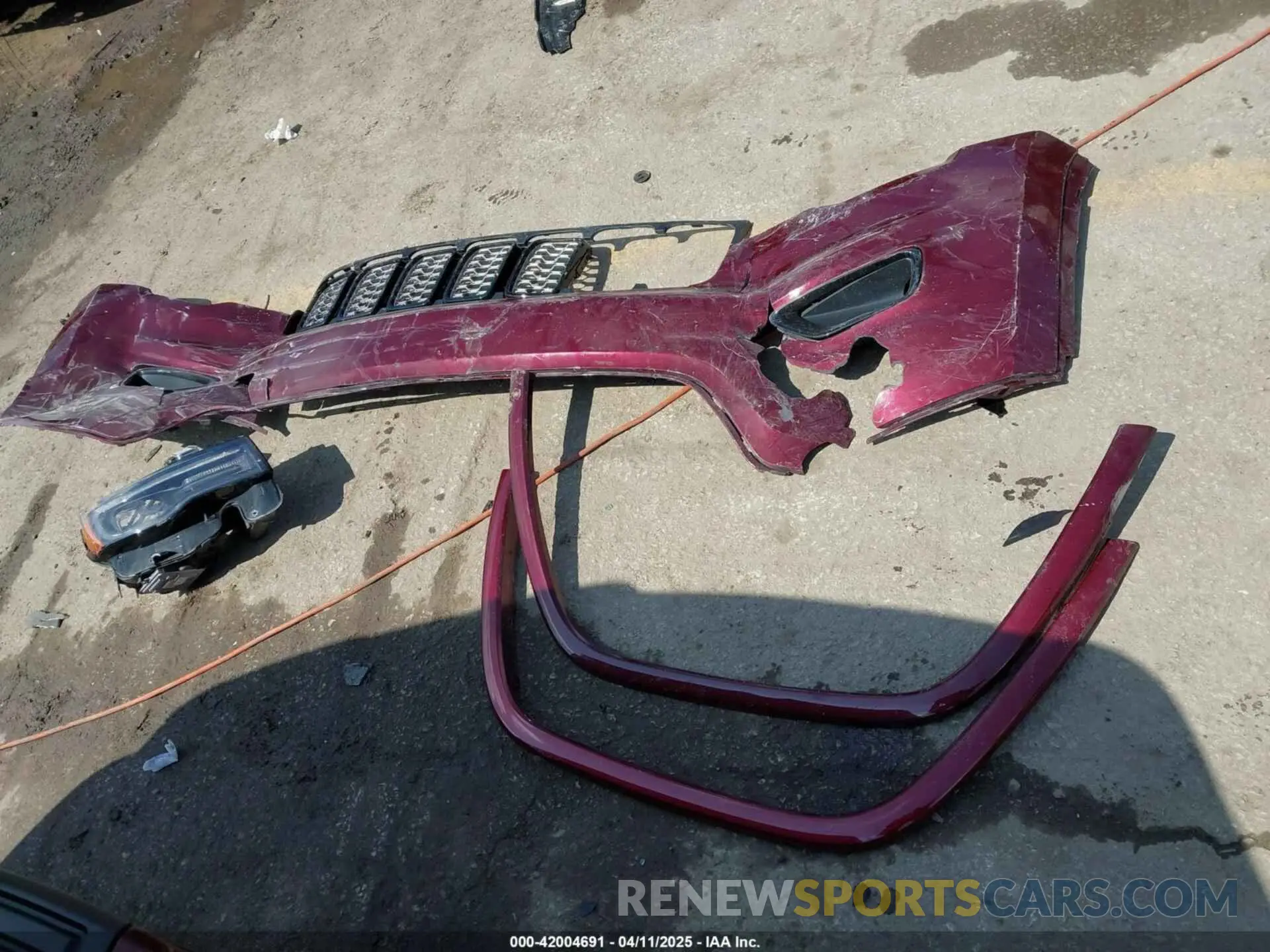12 Photograph of a damaged car 1C4RJEAG2NC154339 JEEP GRAND CHEROKEE WK 2022