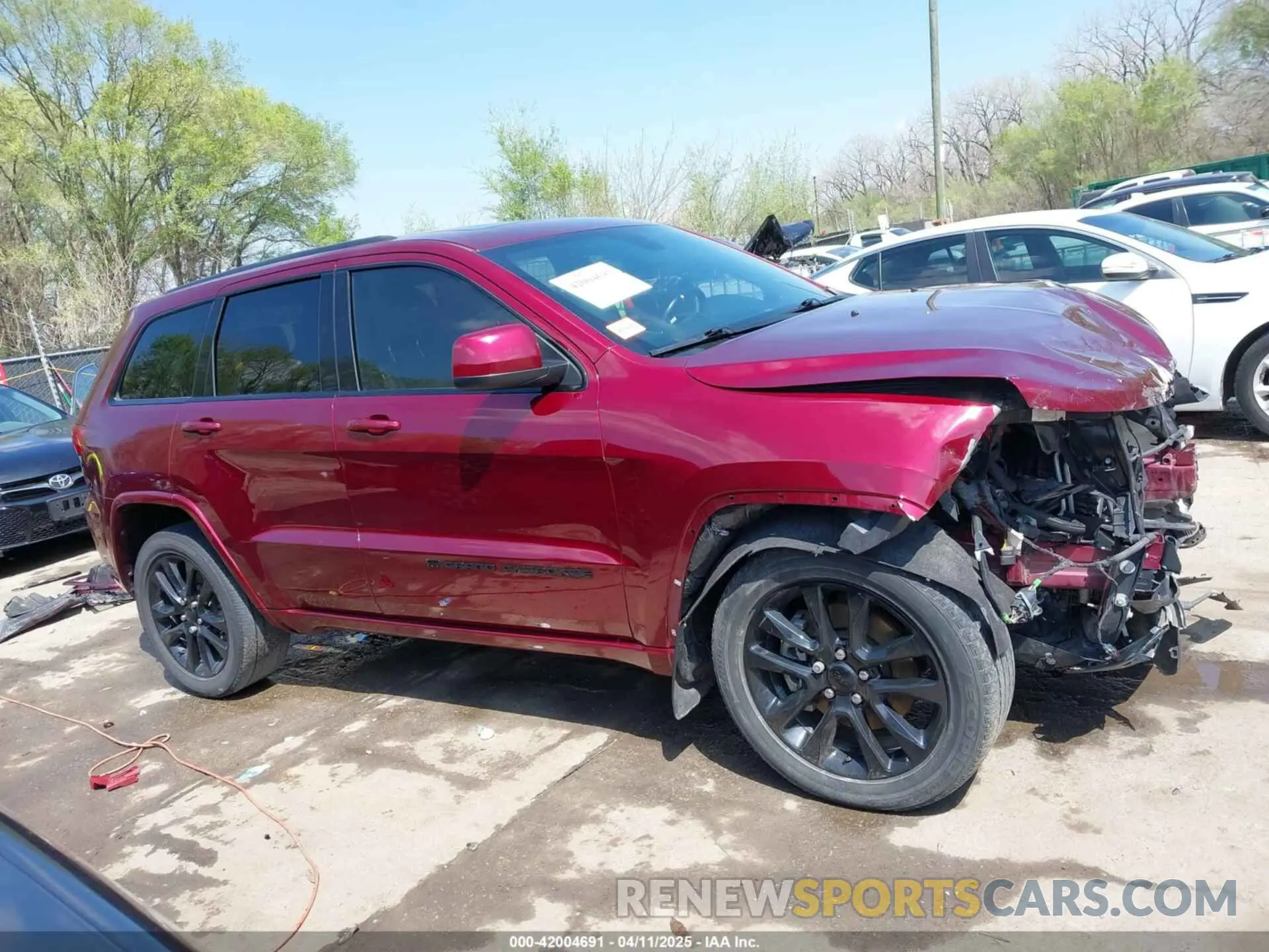 14 Photograph of a damaged car 1C4RJEAG2NC154339 JEEP GRAND CHEROKEE WK 2022