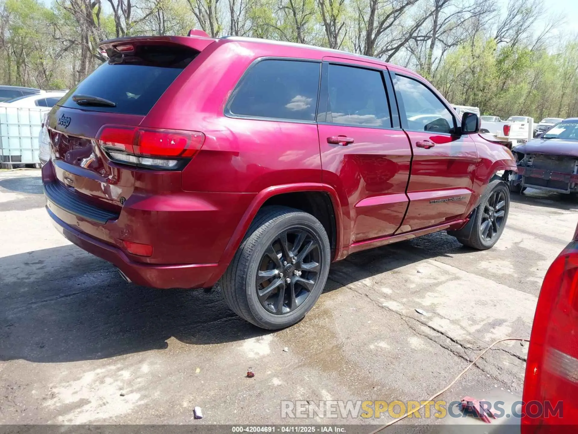 4 Photograph of a damaged car 1C4RJEAG2NC154339 JEEP GRAND CHEROKEE WK 2022